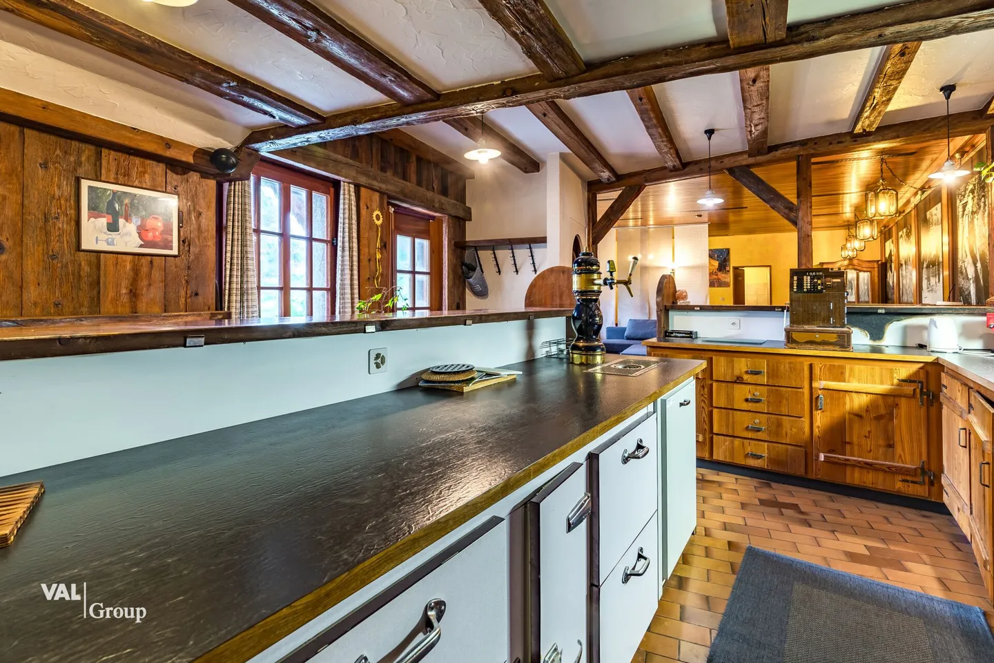 Casa plurifamiliare con ristorante - Foto 4 di 10