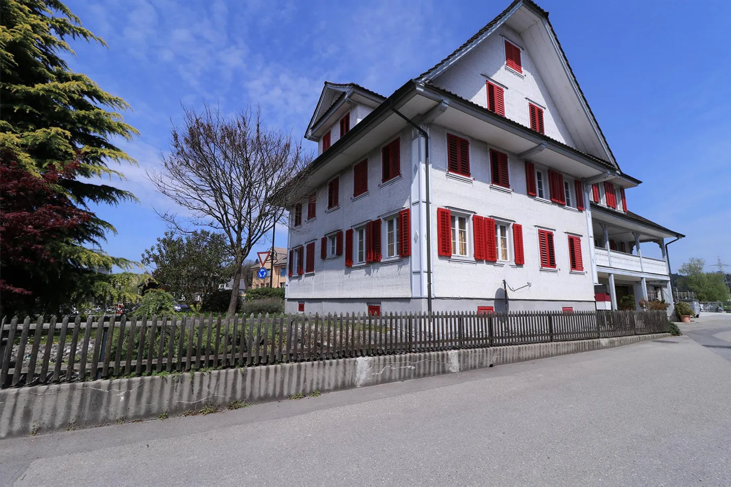 Appartement ancien au centre d'Inwil - Photo 1 sur 8