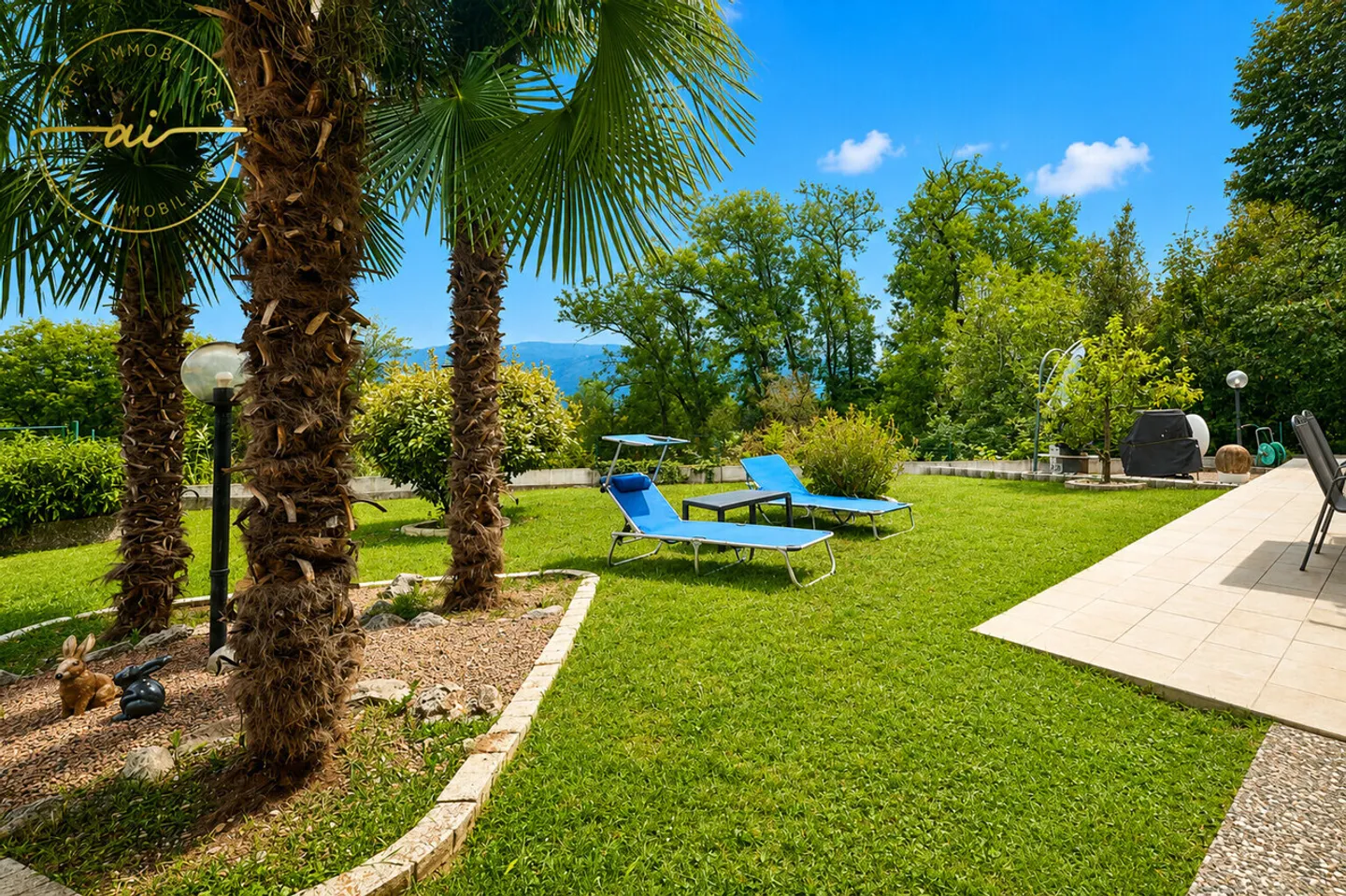 GERÄUMIGES HAUS MIT 3 WOHNEINHEITEN UND 400 MQ GARTEN - Foto 2 von 13