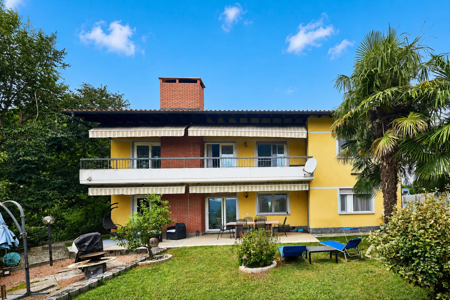 GERÄUMIGES HAUS MIT 3 WOHNEINHEITEN UND 400 MQ GARTEN - Foto 1 von 13