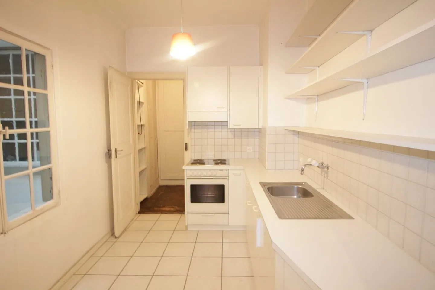 Charming Apartment with Cathedral View - Photo 7 of 8