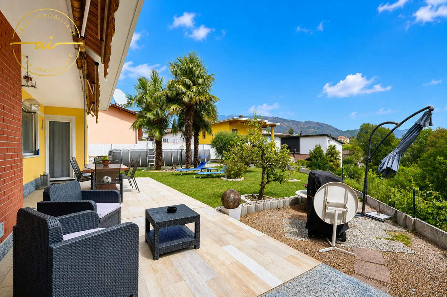 GERÄUMIGES HAUS MIT 3 WOHNEINHEITEN UND 400 MQ GARTEN - Foto 10 von 13