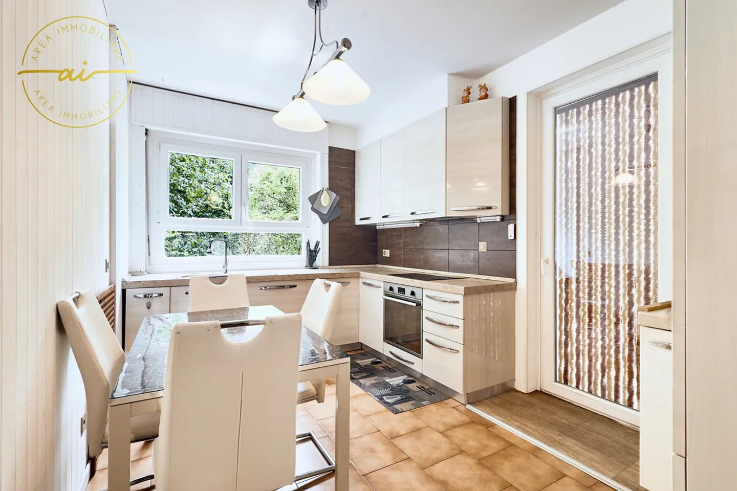 GERÄUMIGES HAUS MIT 3 WOHNEINHEITEN UND 400 MQ GARTEN - Foto 11 von 13
