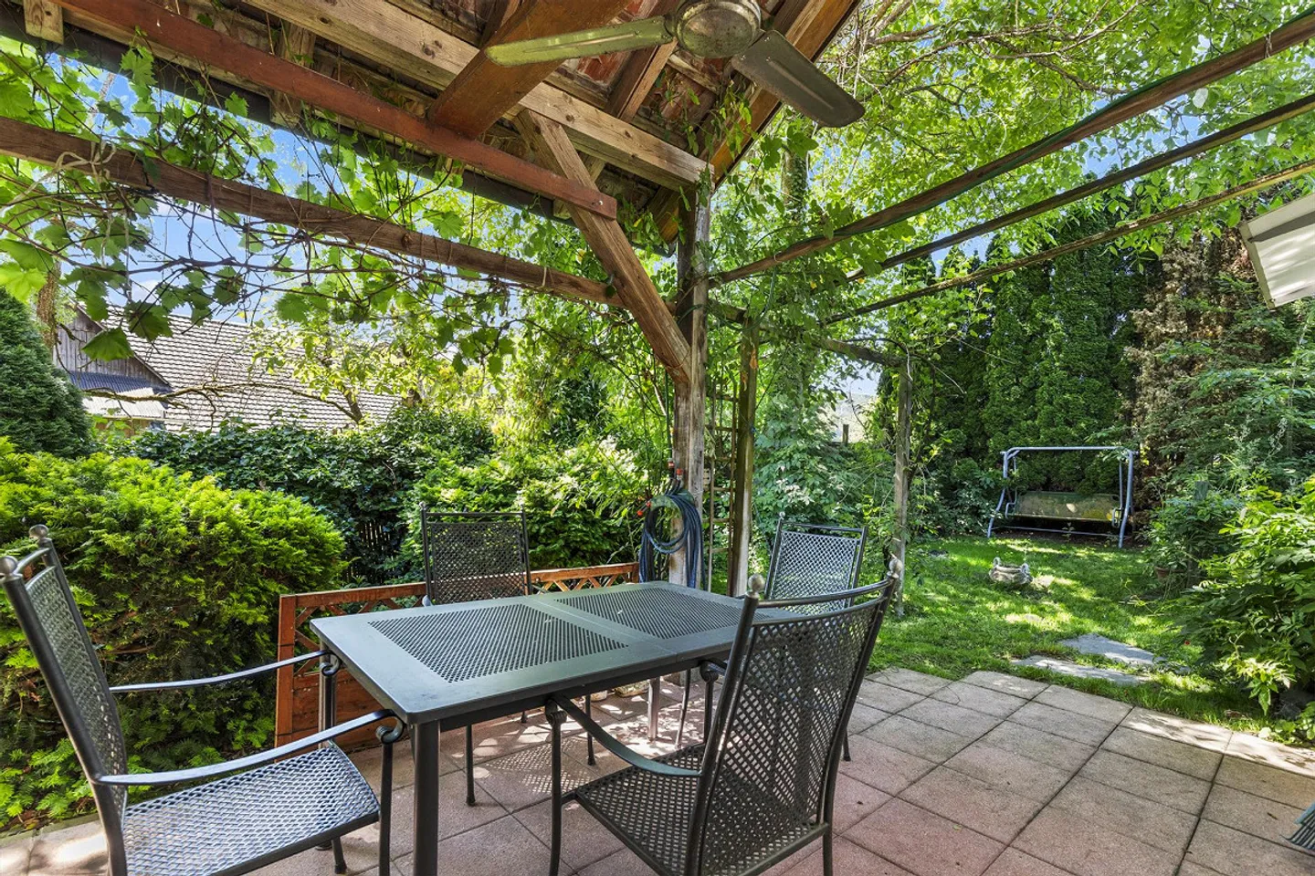 Charmantes Haus mit Scheune und Garten - Foto 12 von 24