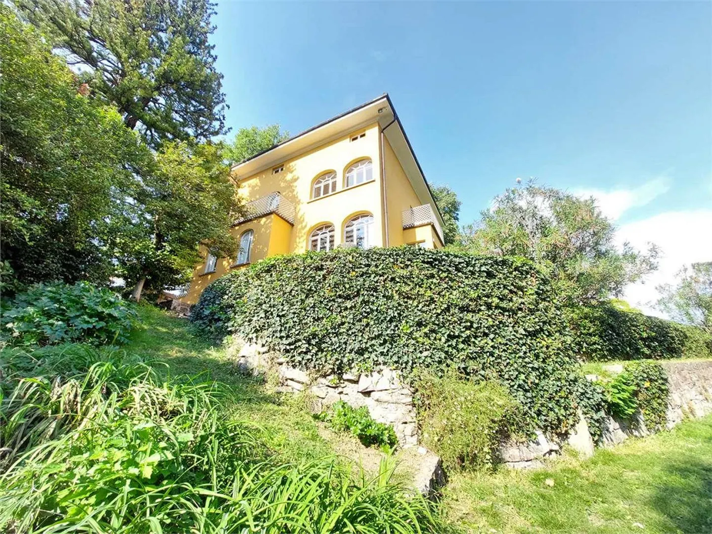 Prestigious historic villa with private park and view of Lake Lugano - Photo 1 of 8