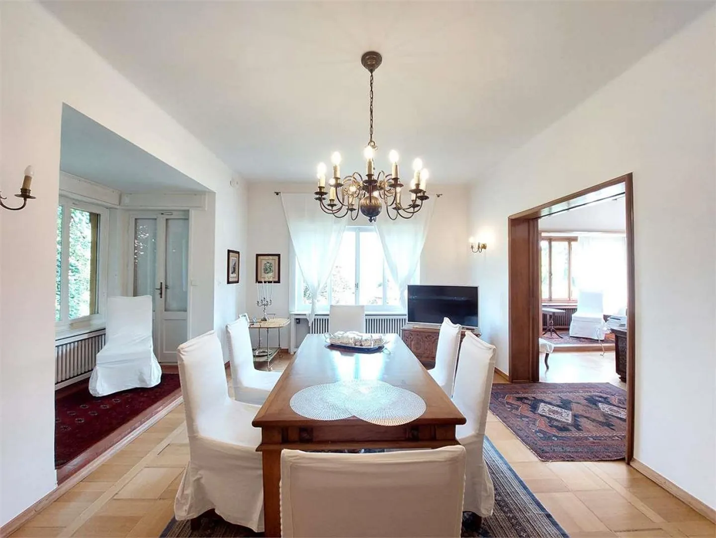 Prestigious historic villa with private park and view of Lake Lugano - Photo 3 of 8