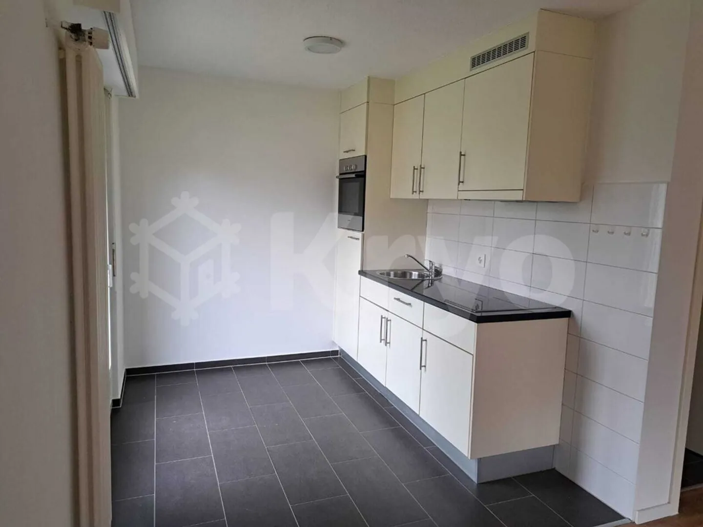 RENOVATED APARTMENT WITH TERRACE AND ELEVATOR - Photo 2 of 7