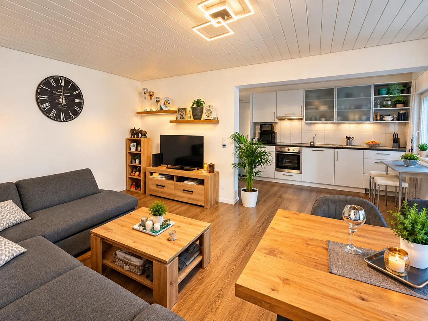 renovierte2.5 Zimmerwohnung mit grossem  Südbalkon - Photo 4 of 9