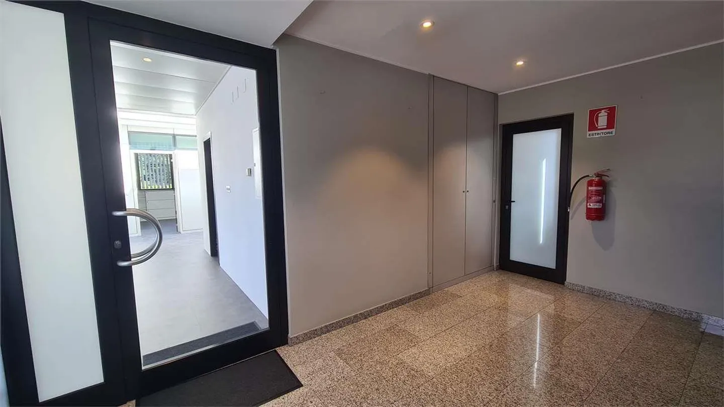 LUGANO: prestigious new office in modern building - Photo 5 of 10