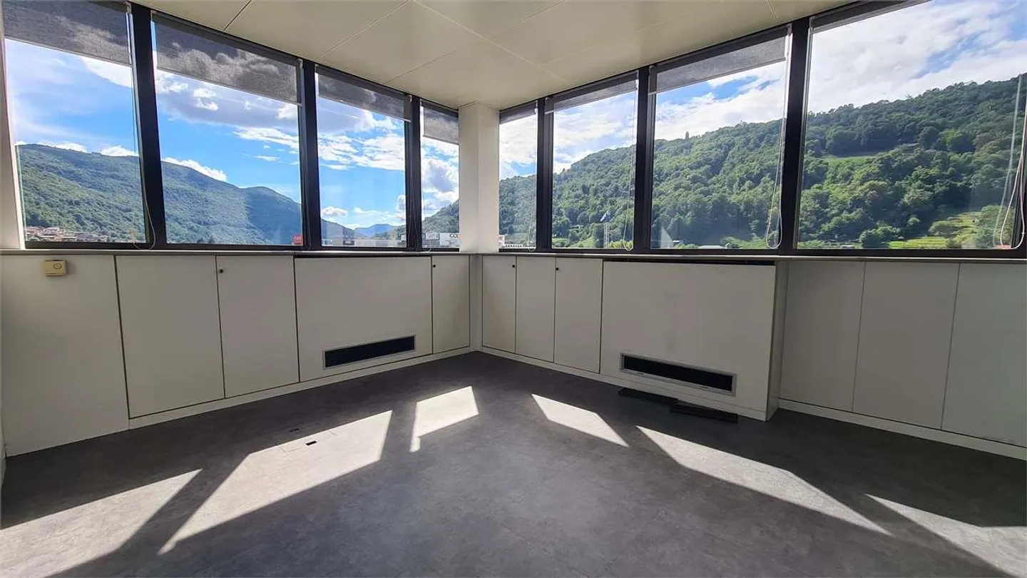 LUGANO: prestigious new office in modern building - Photo 8 of 10