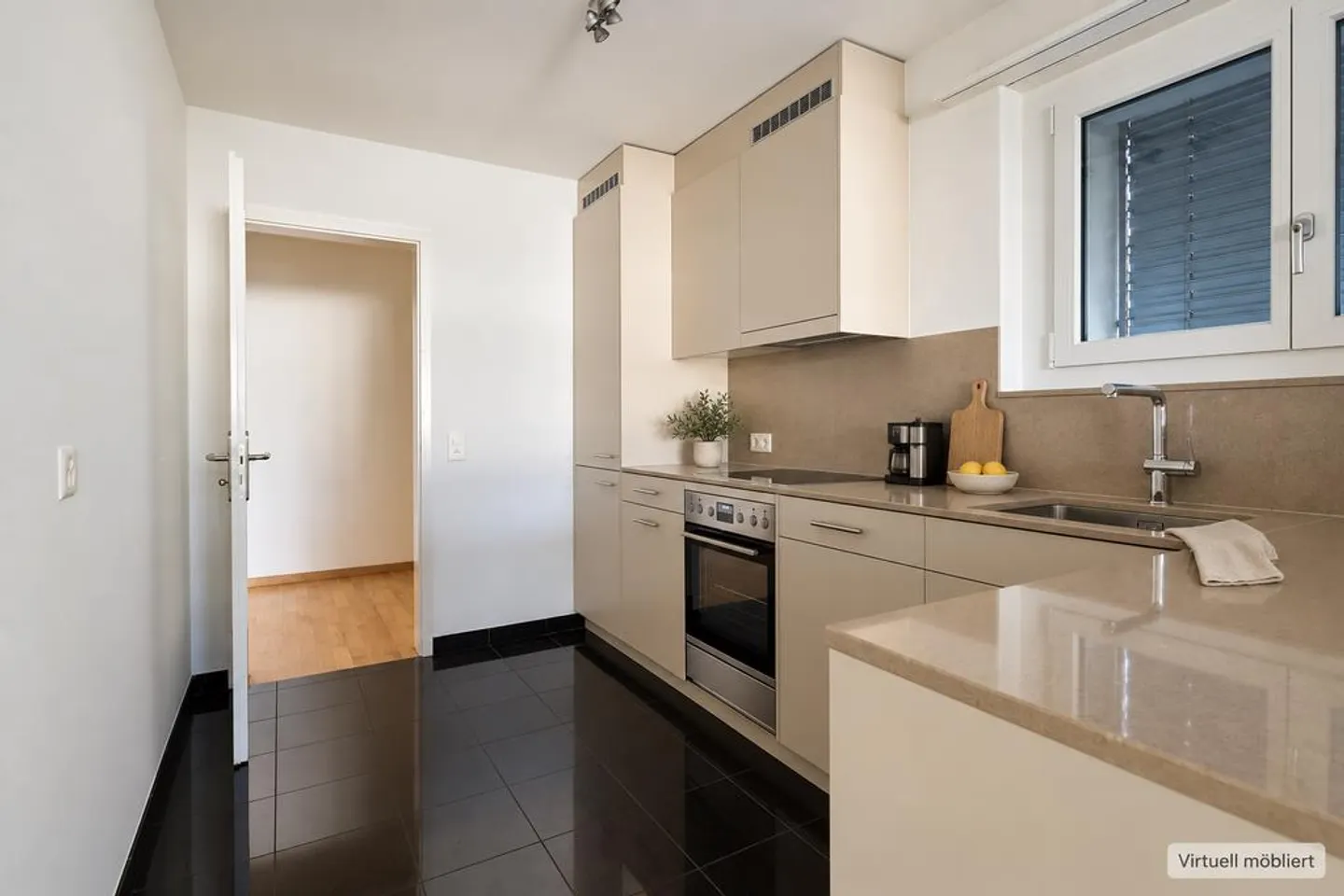 Appartement lumineux de 4,5 pièces dans le quartier prisé de Zurich-Wollishofen - Photo 2 sur 10