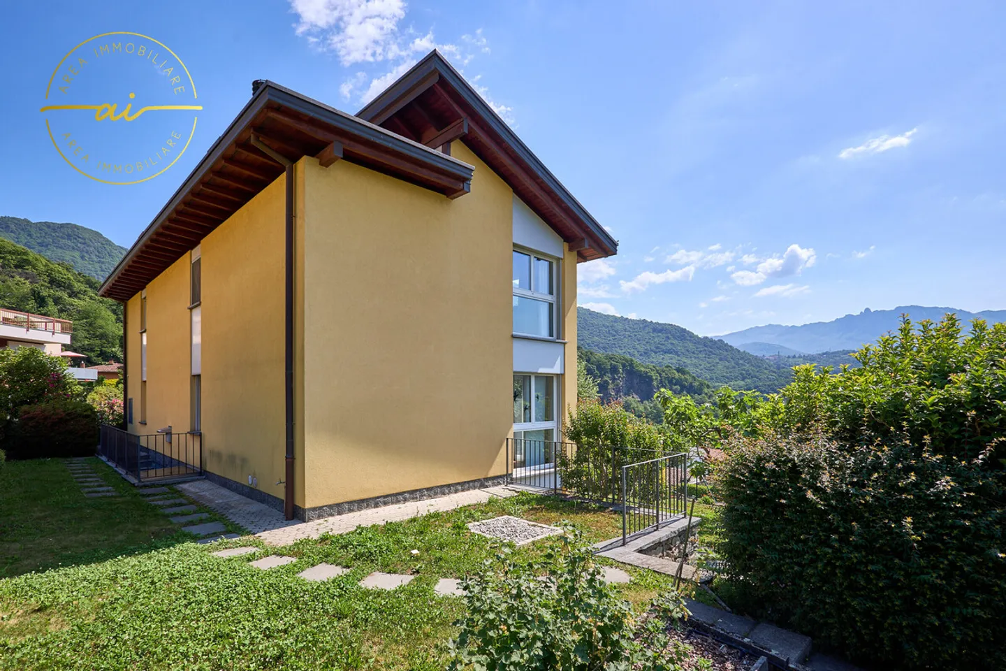 VILLA MIT GETRENNTEM STUDIO UND WUNDERSCHÖNEM GARTEN - Foto 1 von 13