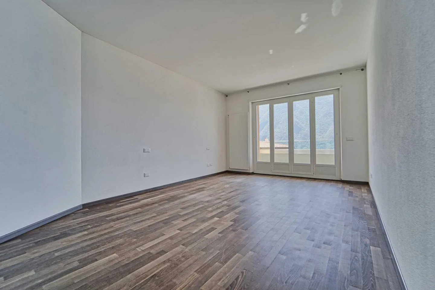 ACCOGLIENTE APPARTAMENTO A CASTAGNOLA CON SPLENDIDA VISTA LAGO | CO... - Photo 4 of 8