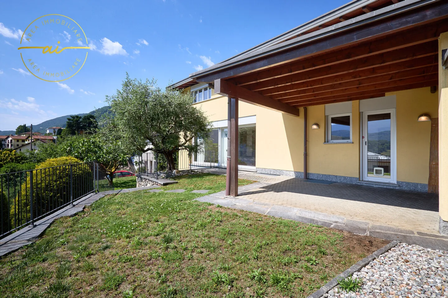 VILLA MIT GETRENNTEM STUDIO UND WUNDERSCHÖNEM GARTEN - Foto 2 von 13