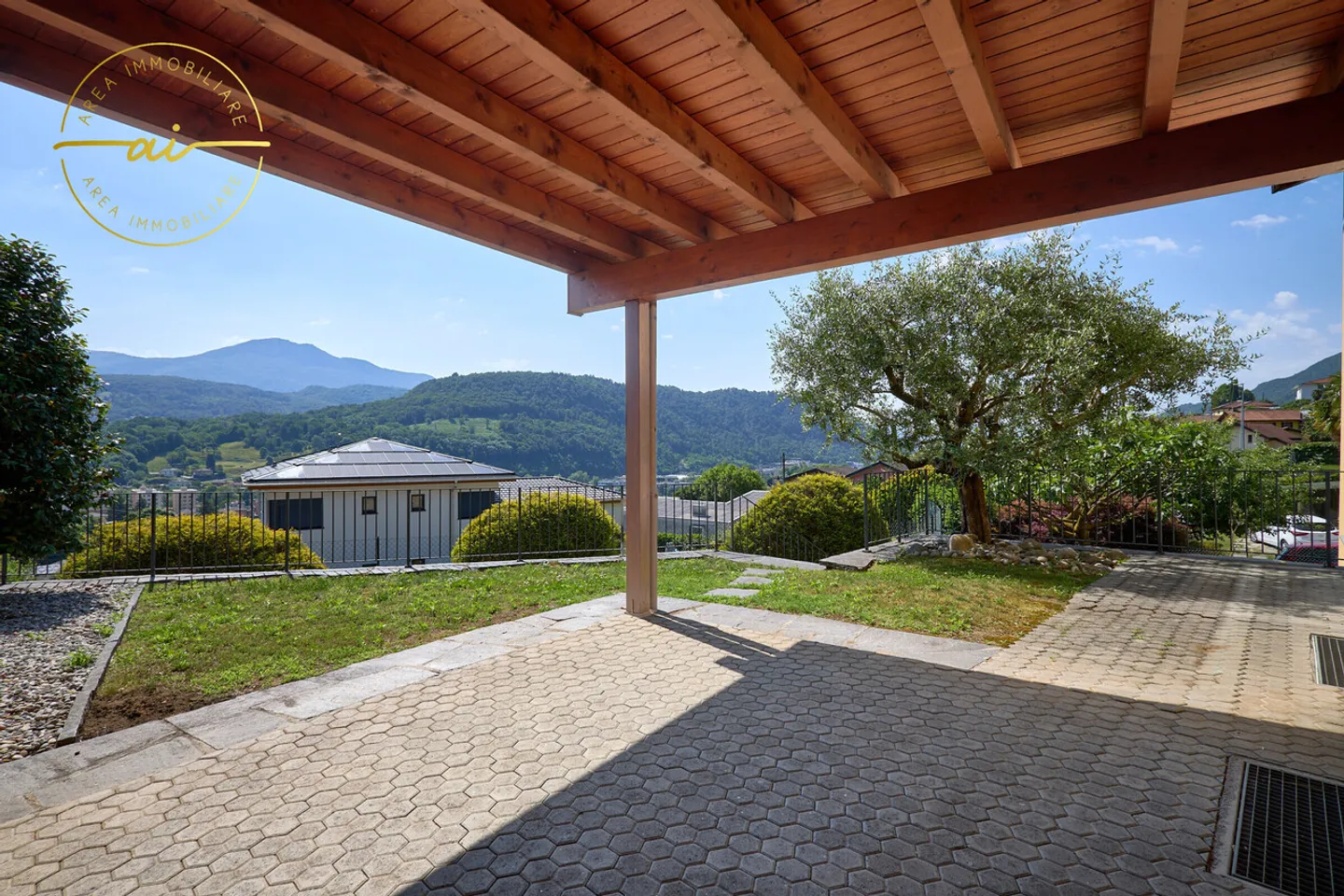 VILLA MIT GETRENNTEM STUDIO UND WUNDERSCHÖNEM GARTEN - Foto 3 von 13