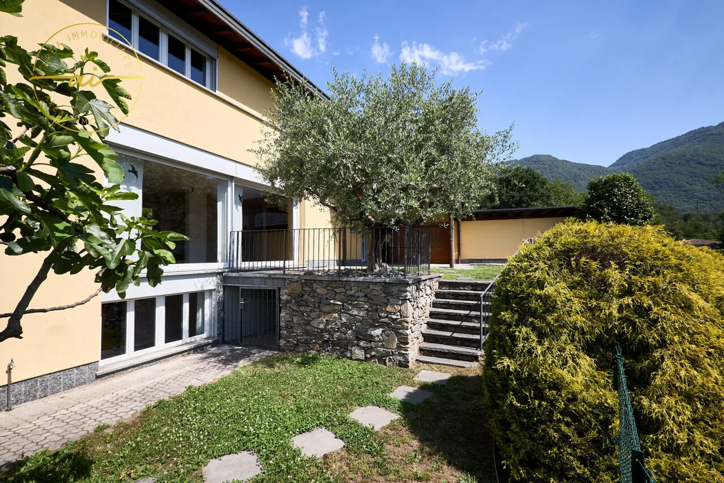 VILLA MIT GETRENNTEM STUDIO UND WUNDERSCHÖNEM GARTEN - Foto 5 von 13