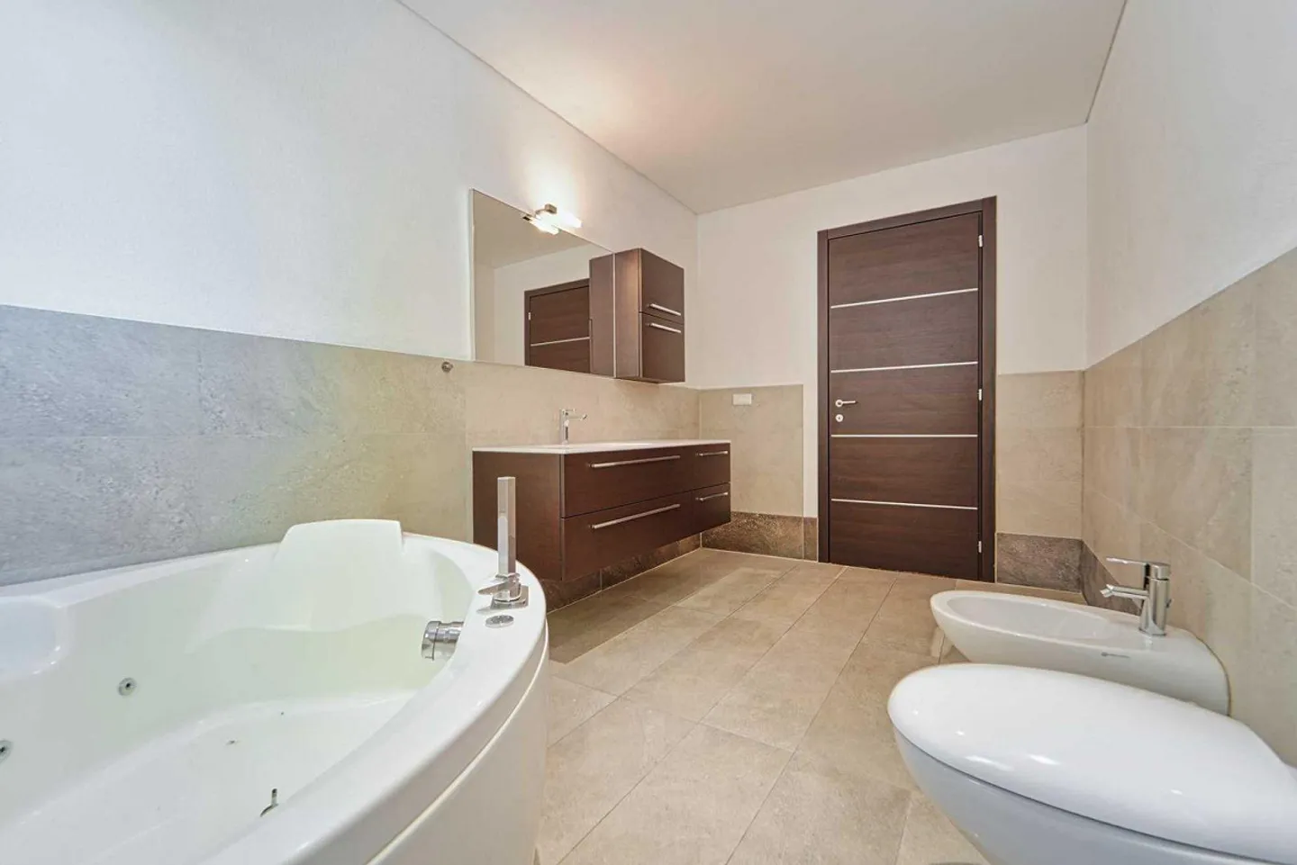 ACCOGLIENTE APPARTAMENTO A CASTAGNOLA CON SPLENDIDA VISTA LAGO | CO... - Photo 8 of 8