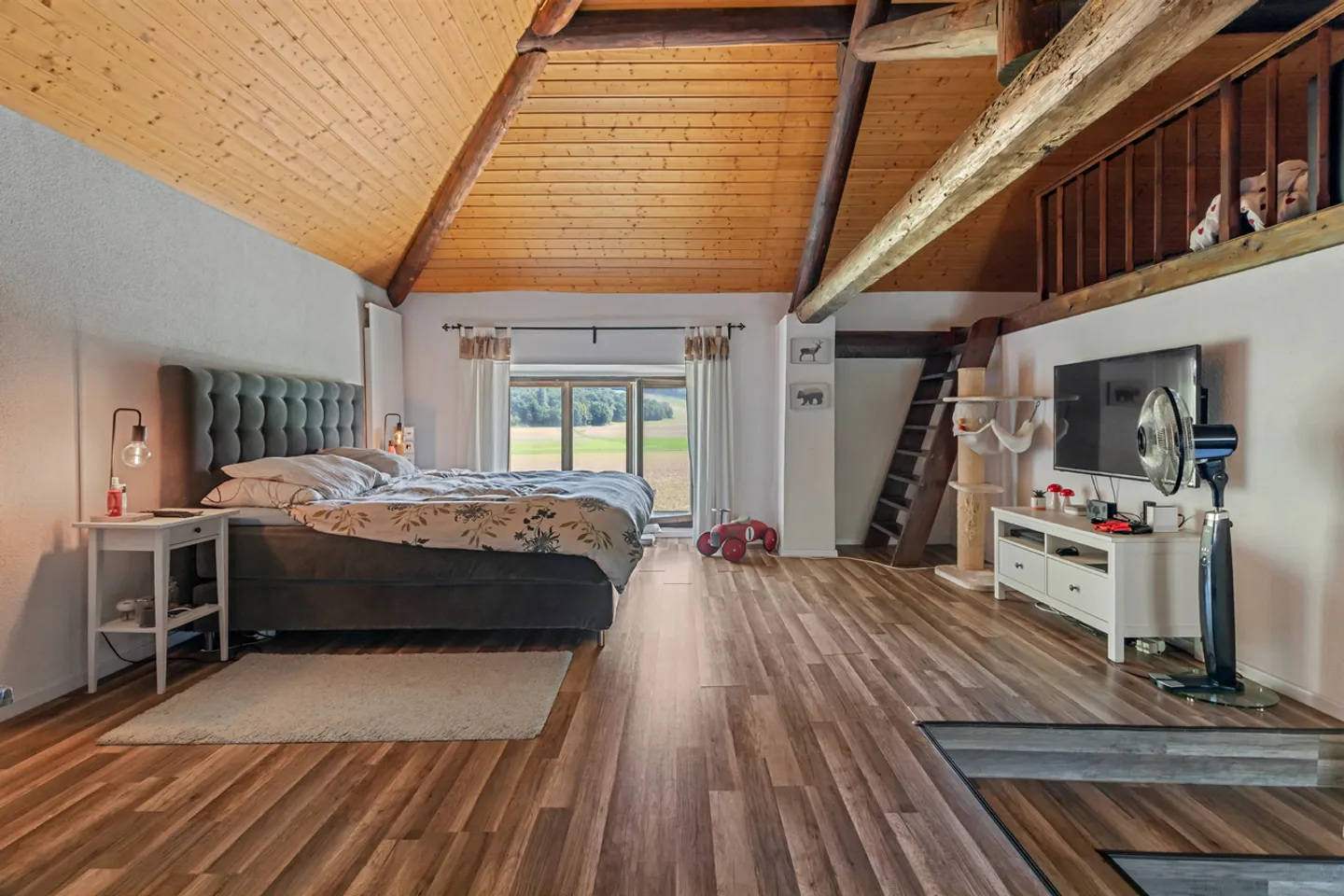 6,5-Zimmer-Haus mit atemberaubendem Blick auf das Schloss und die Landschaft - Foto 8 von 15