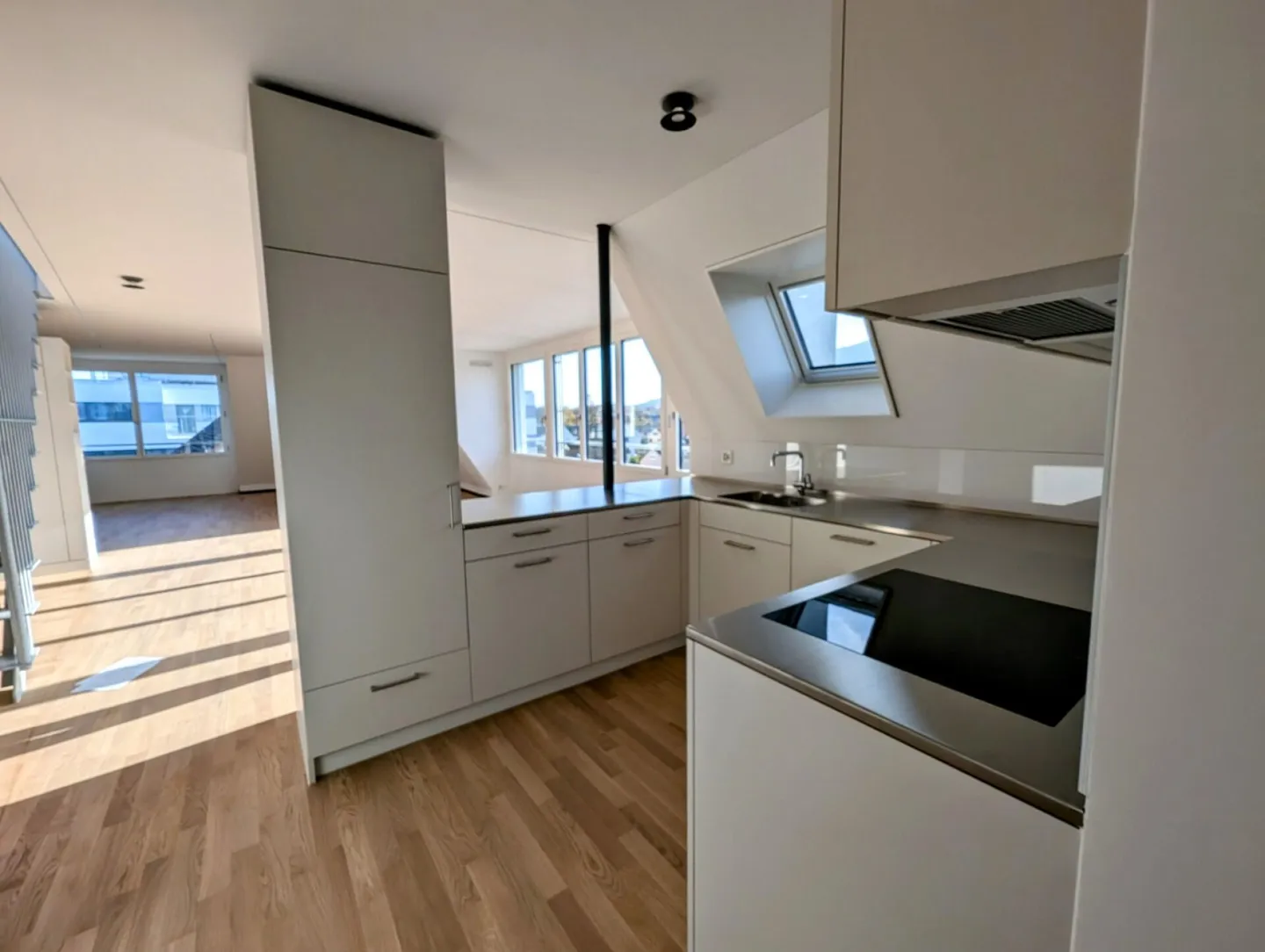 Loft exclusif avec accès ascenseur privé et terrasse sur le toit de 40 m² - Luxe au-dessus des toits de Zurich - Photo 4 sur 14