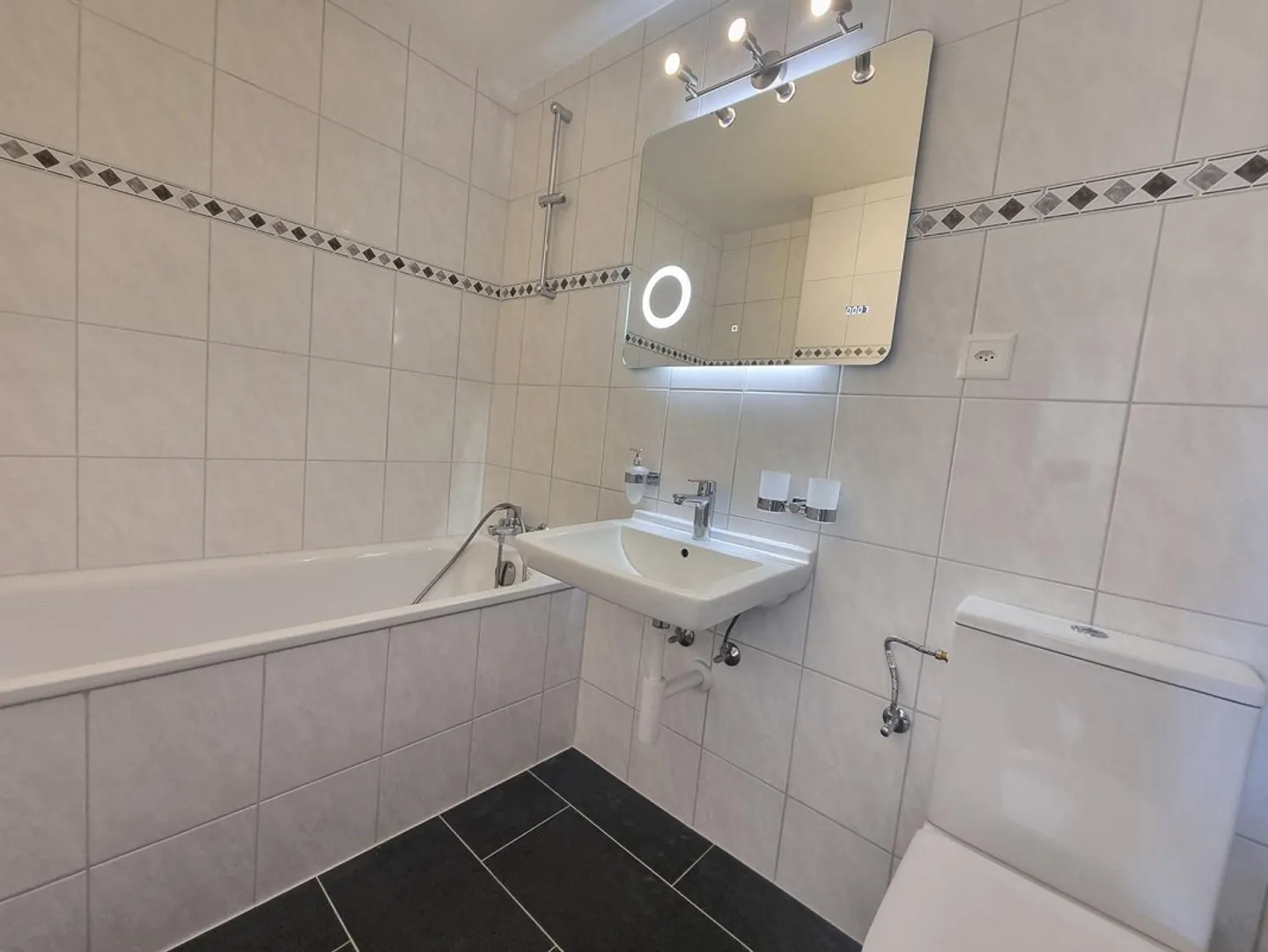 Beautiful apartment in a green location in Grenchen - Photo 8 of 9