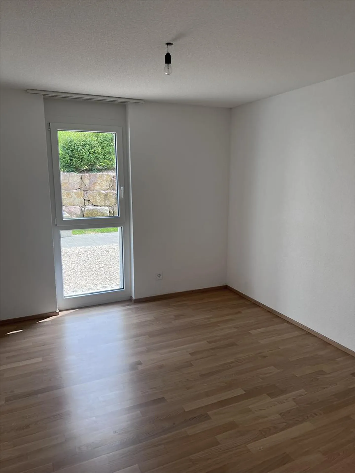 In a recent building - 4.5 room apartment on the ground floor for rent - Photo 3 of 15