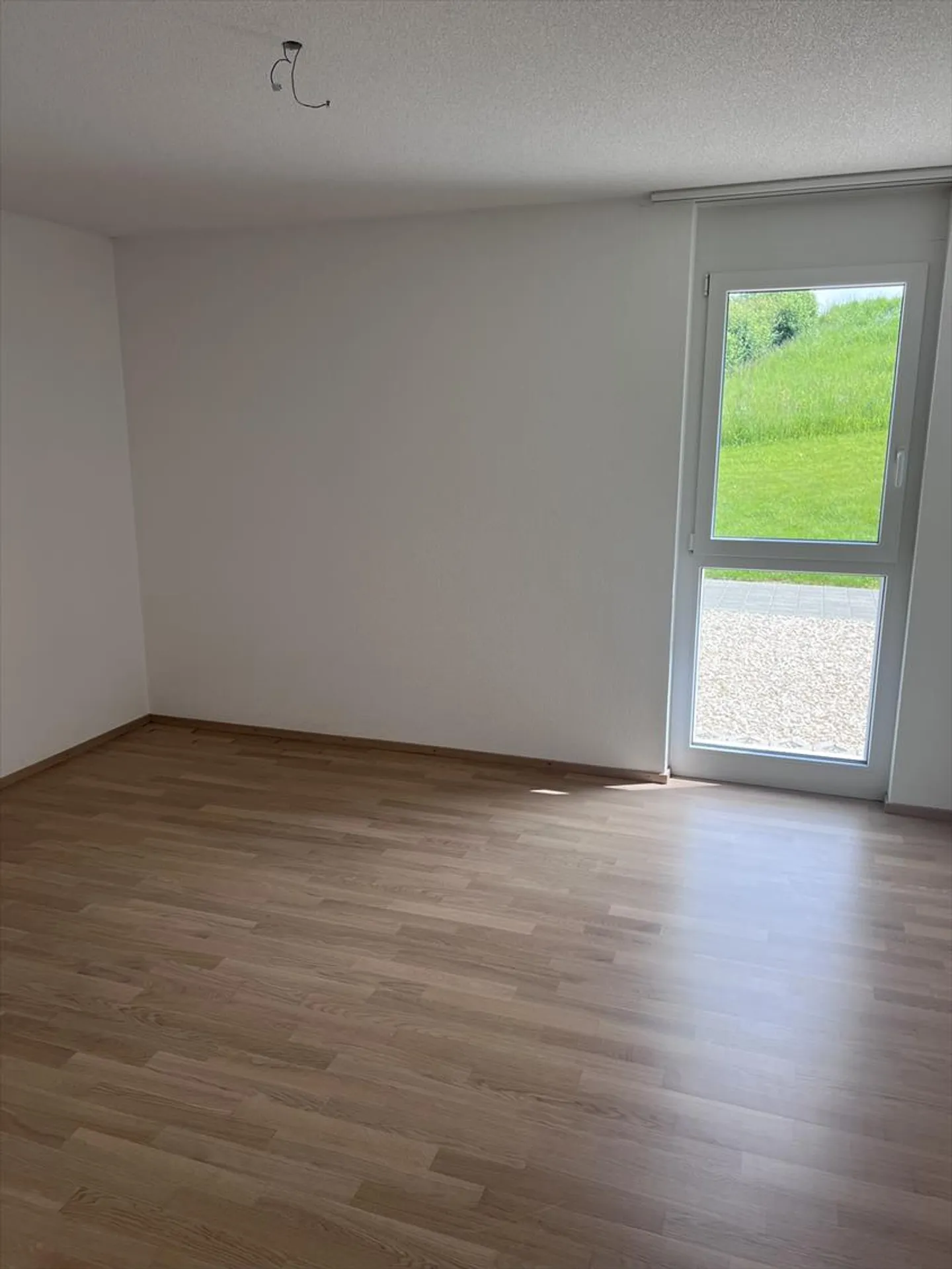 In a recent building - 4.5 room apartment on the ground floor for rent - Photo 5 of 15
