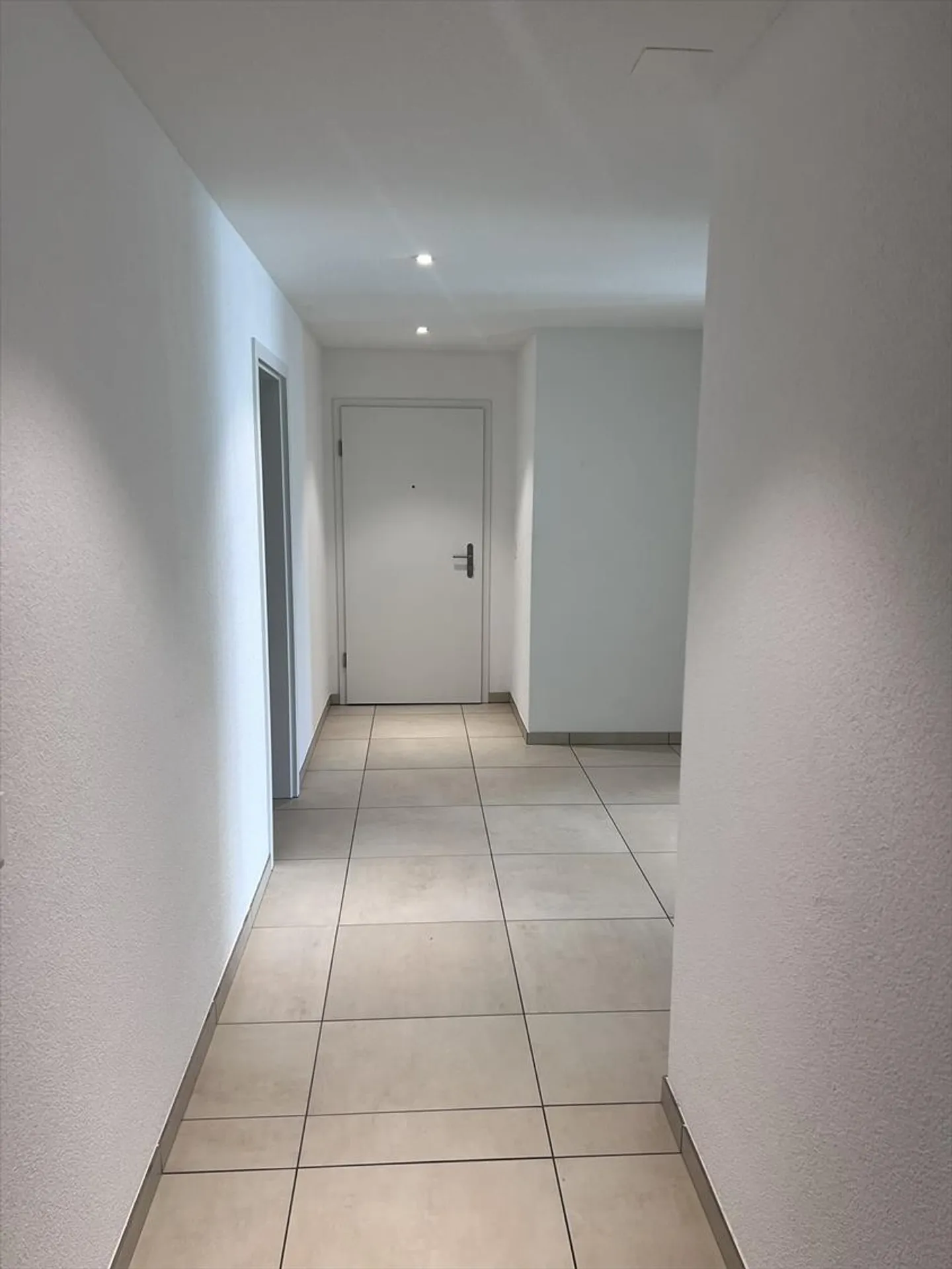 In a recent building - 4.5 room apartment on the ground floor for rent - Photo 9 of 15