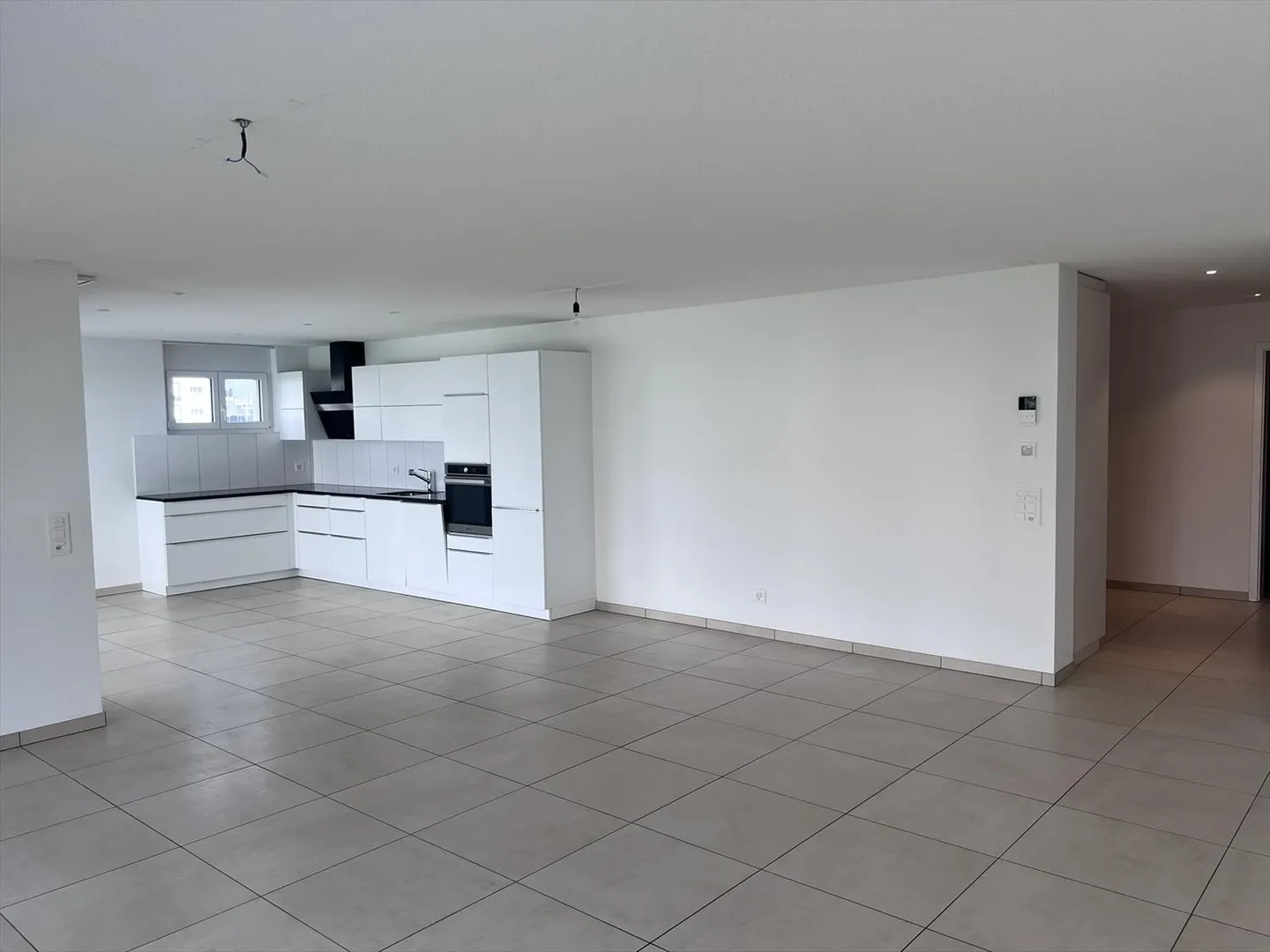 In a recent building - 4.5 room apartment on the ground floor for rent - Photo 13 of 15