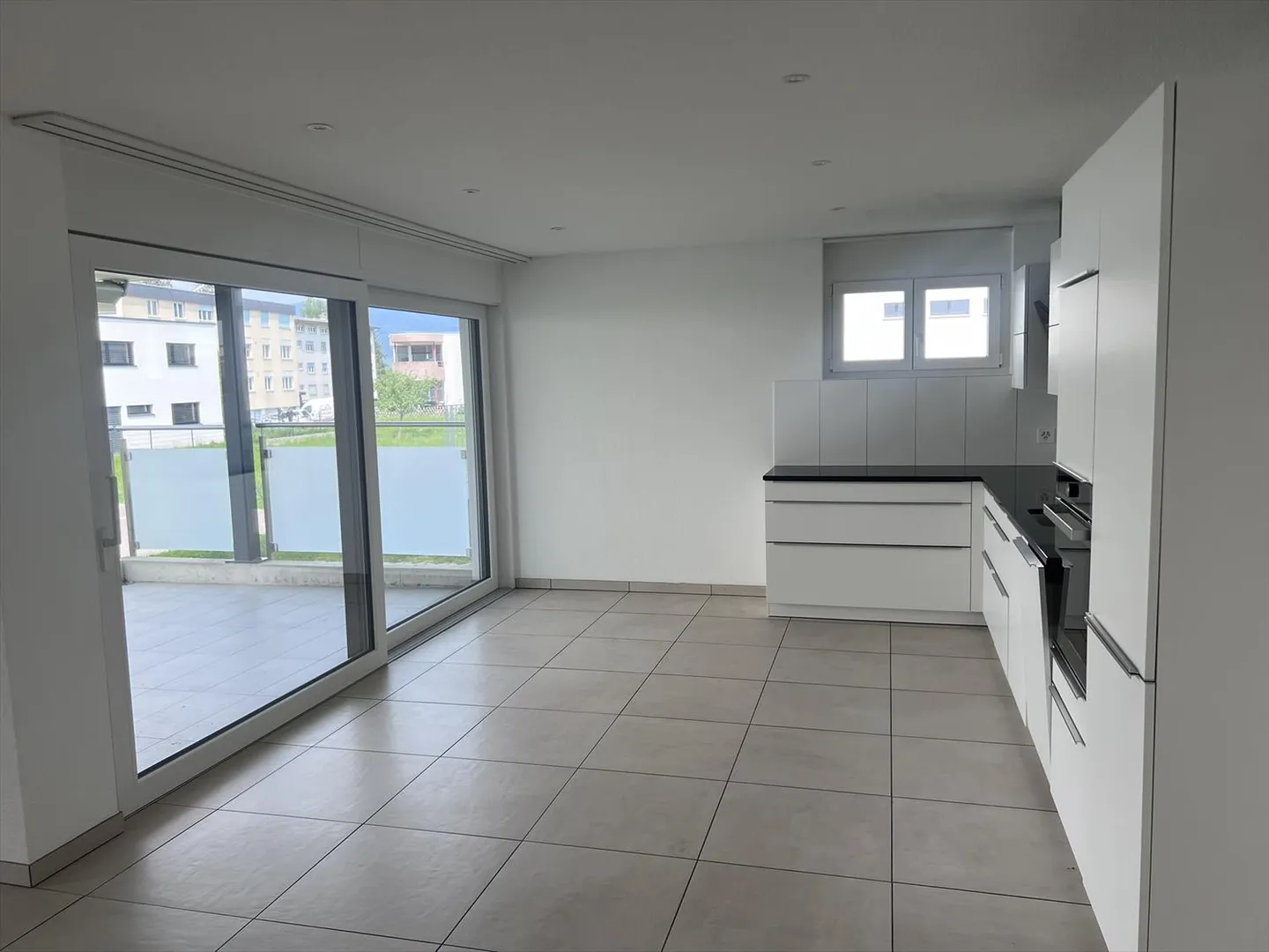 In a recent building - 4.5 room apartment on the ground floor for rent - Photo 14 of 15