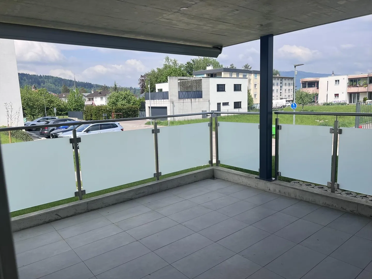 In a recent building - 4.5 room apartment on the ground floor for rent - Photo 15 of 15