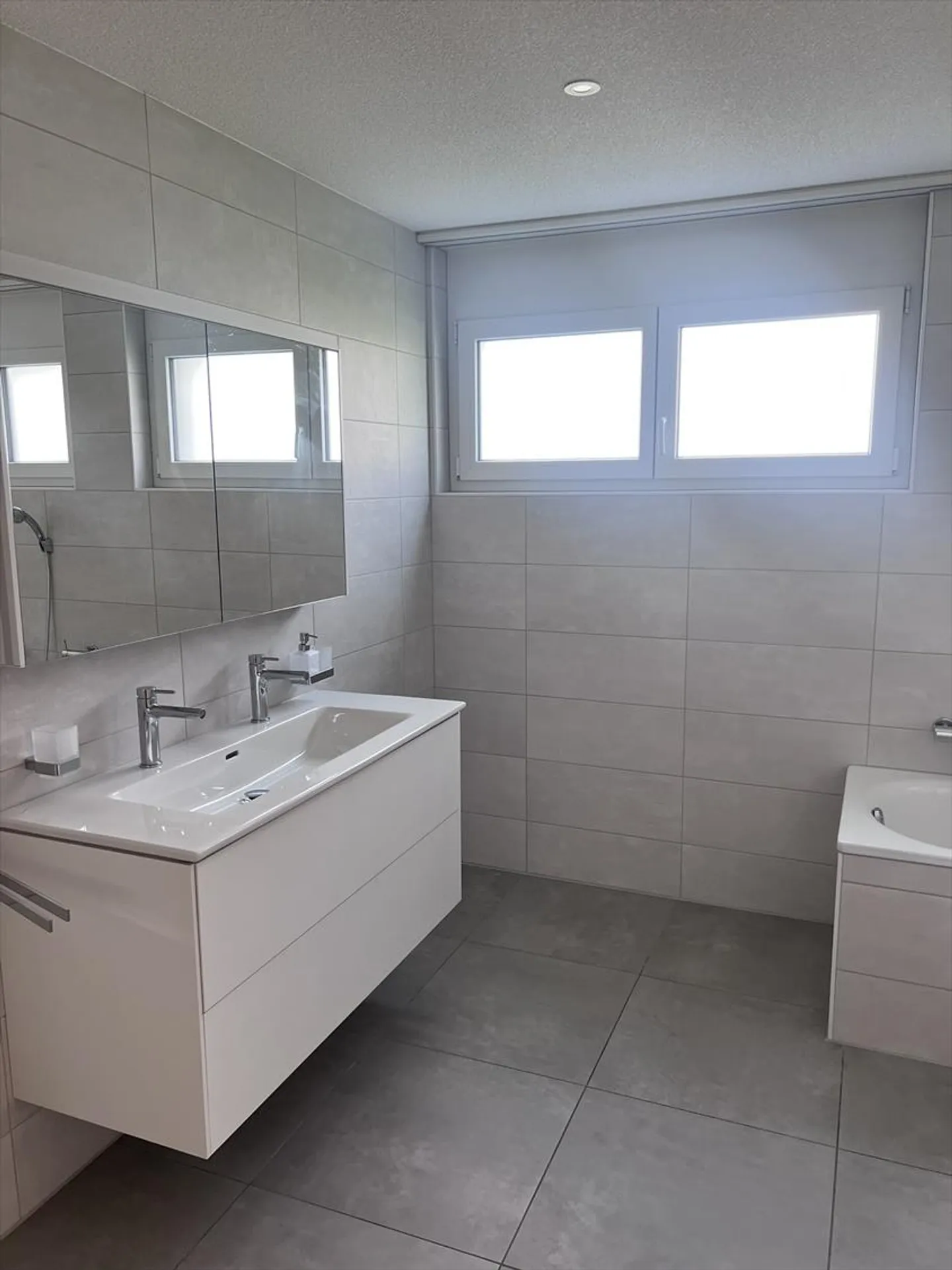 In a recent building - 4.5 room apartment on the ground floor for rent - Photo 7 of 15
