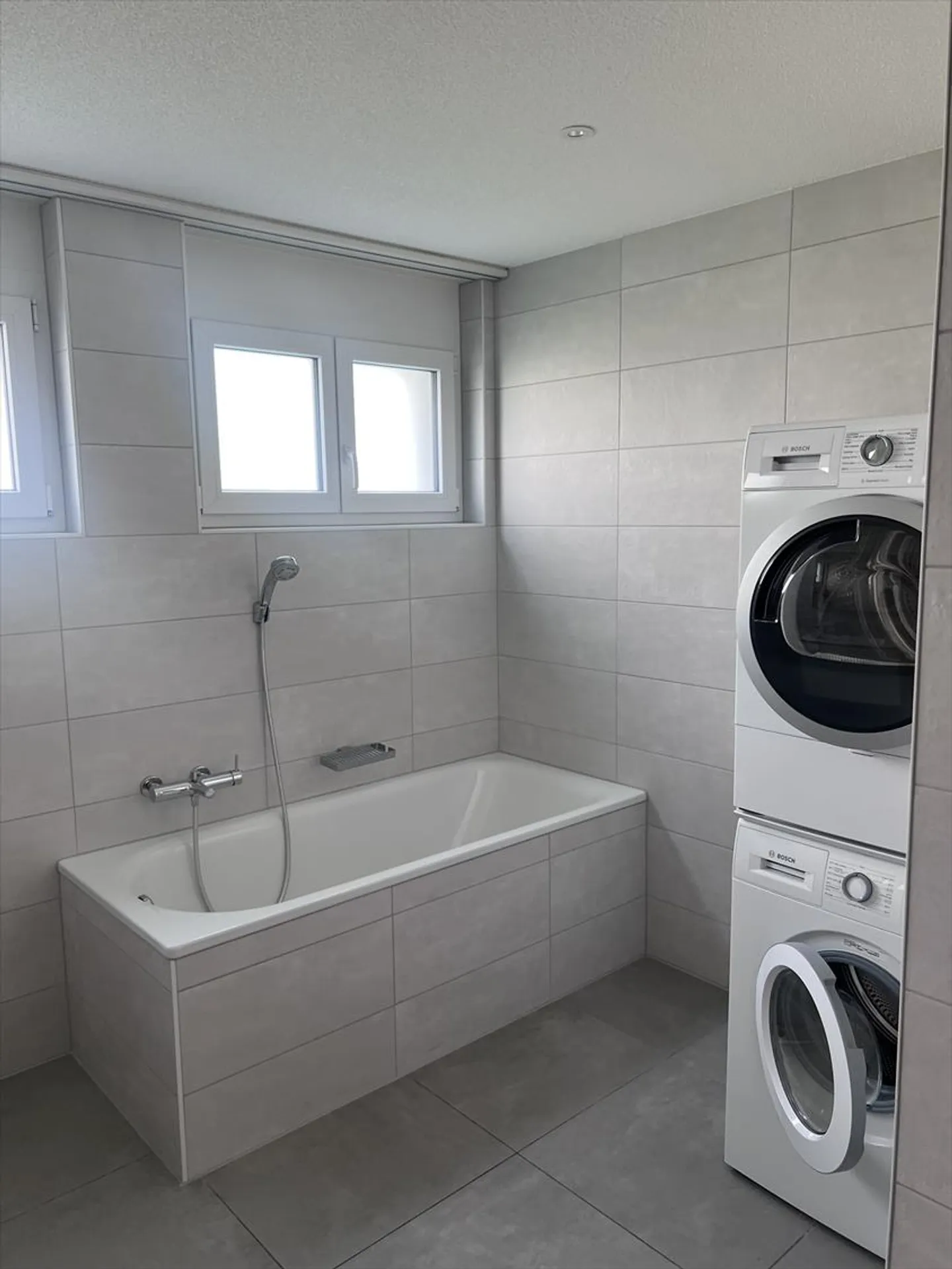In a recent building - 4.5 room apartment on the ground floor for rent - Photo 8 of 15
