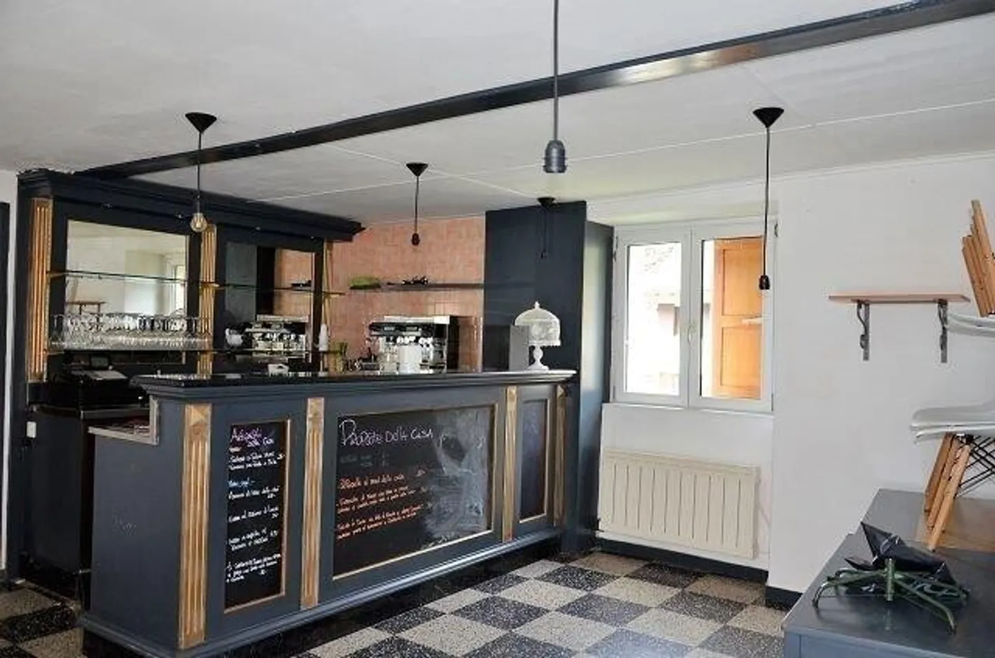 Trattoria avec grande terrasse, jardin et places ou maison de 5 pièces - Photo 5 sur 13