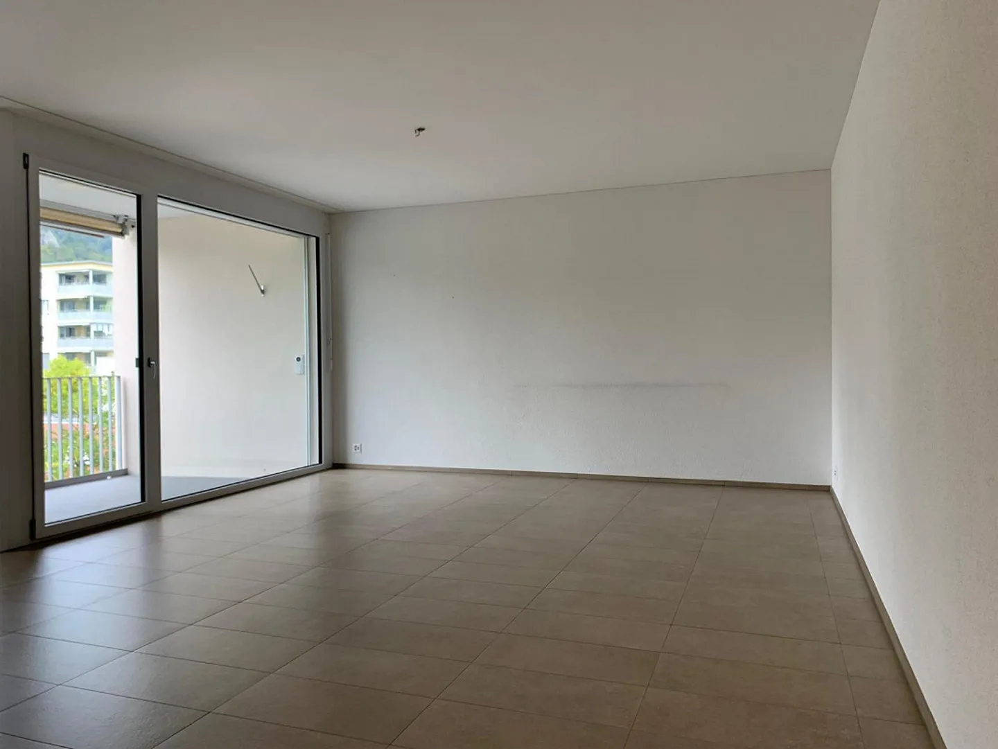 Modern and spacious 3½-room apartment - Photo 2 of 9