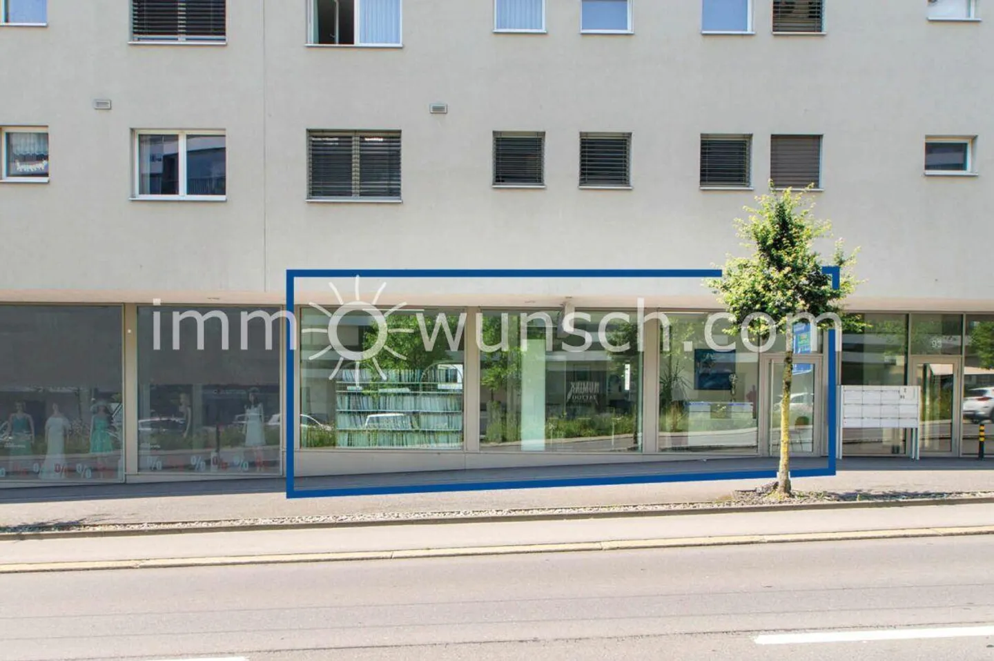 In a central location - attractive retail space in the popular 'Sprengi Park' - Photo 3 of 5