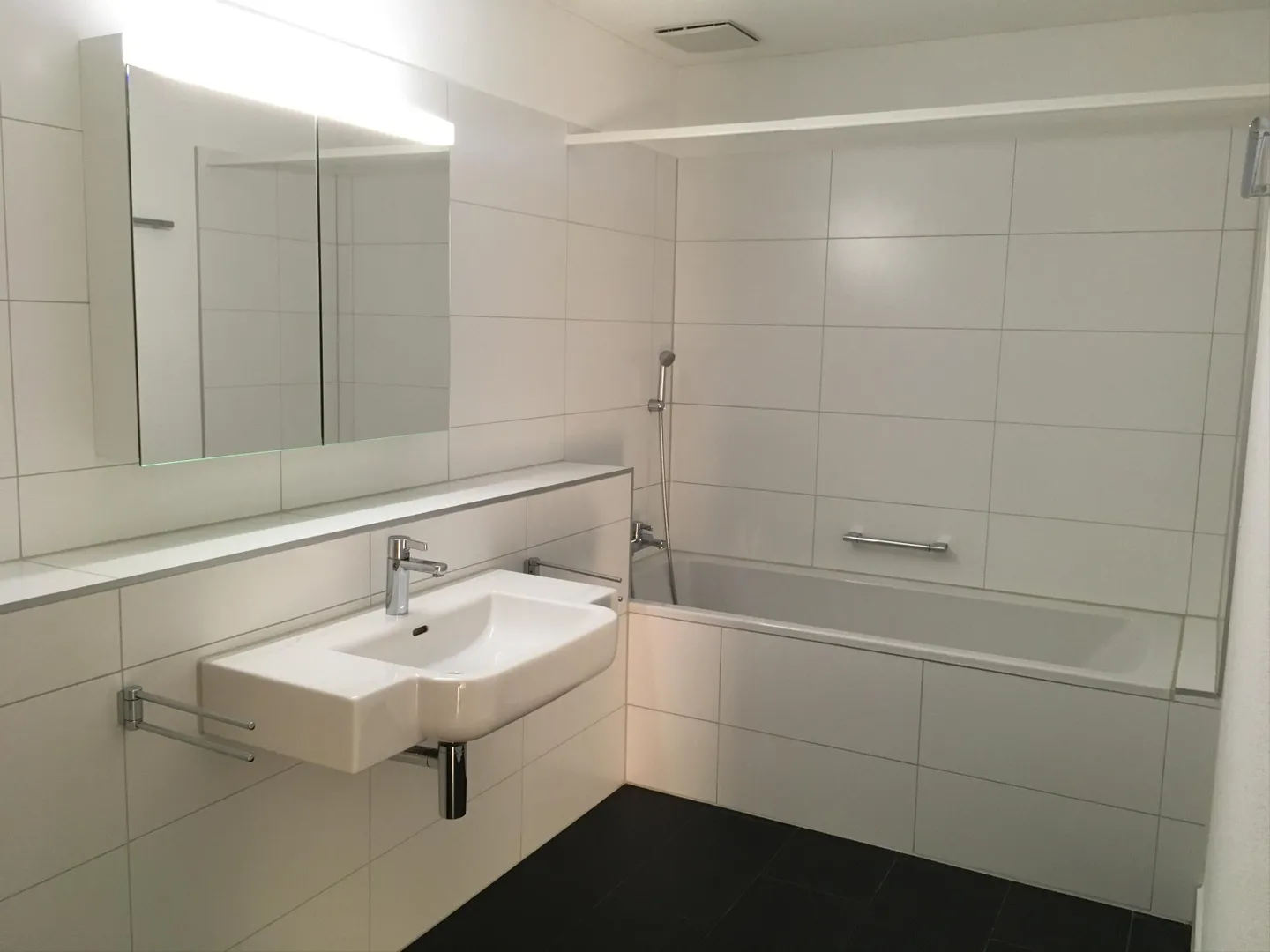 Modernes Apartment in Lyss - Foto 3 von 6