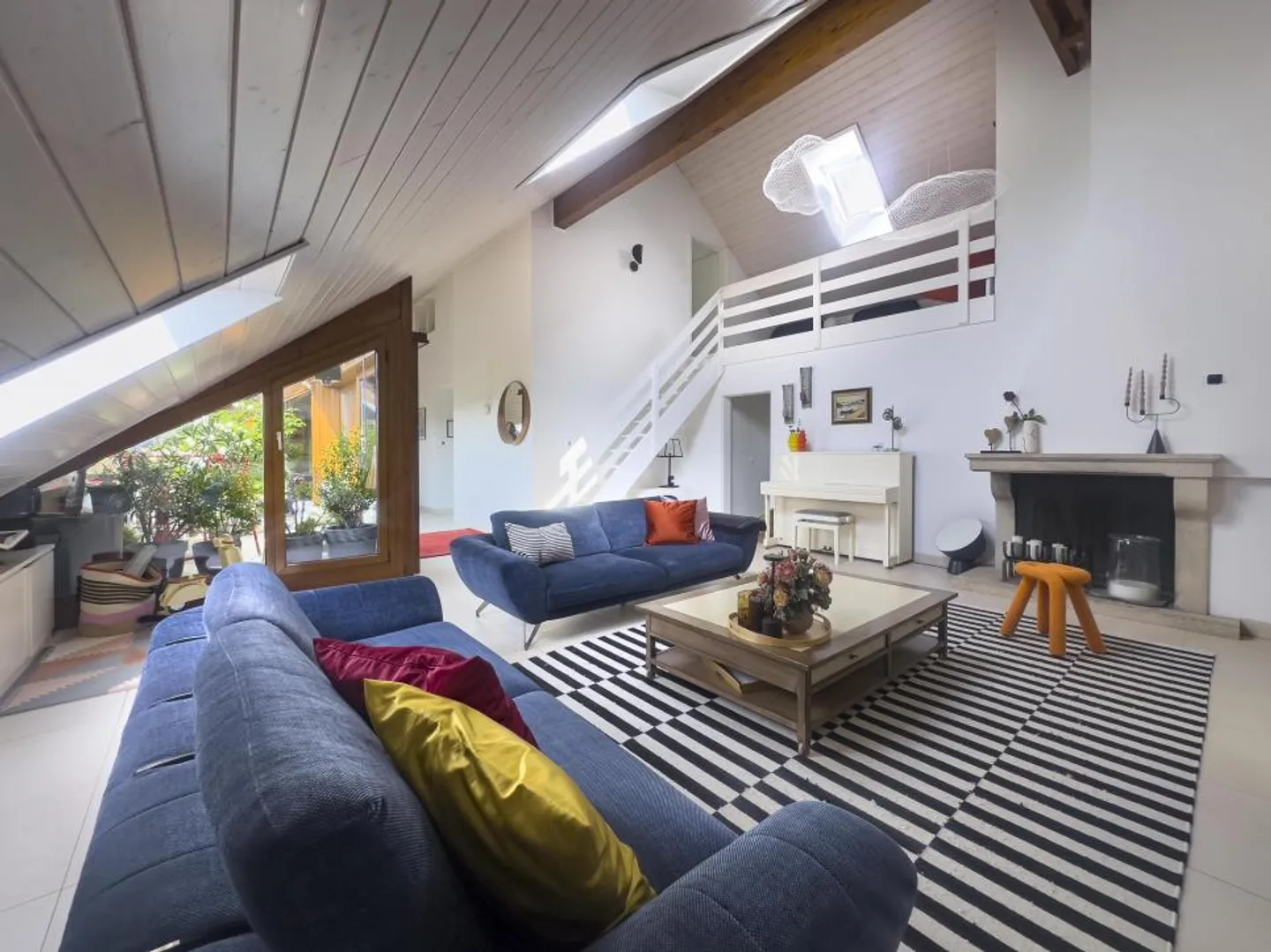 Duplex attico spazioso e luminoso con vista libera - Foto 1 di 11