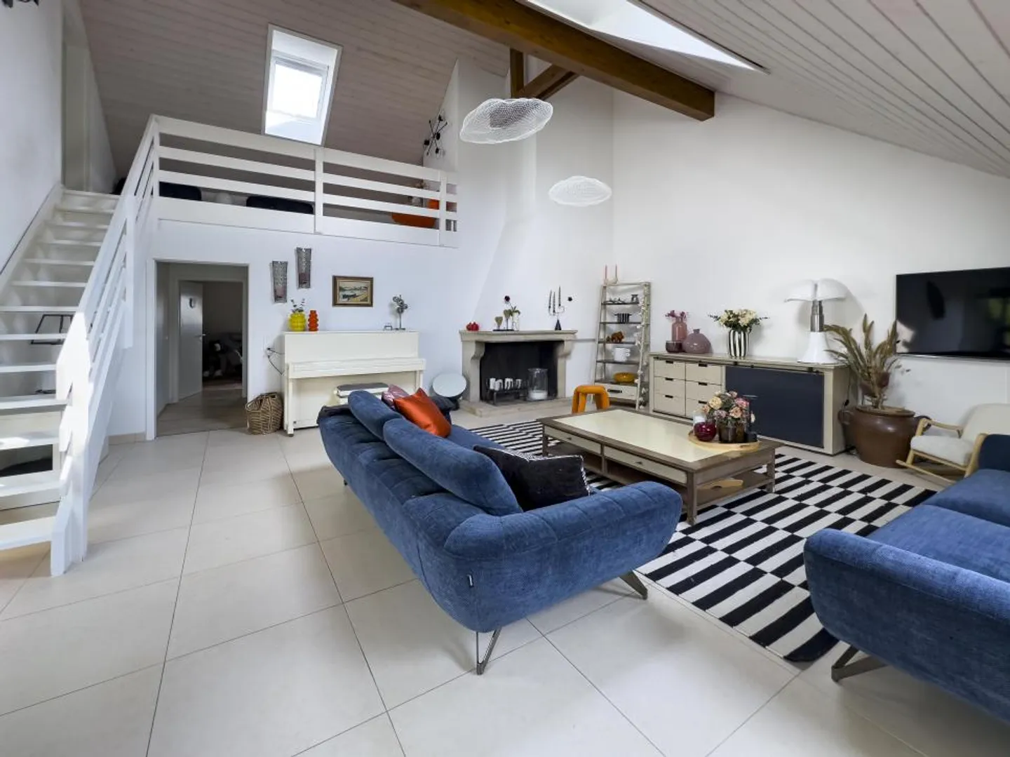 Duplex attico spazioso e luminoso con vista libera - Foto 2 di 11