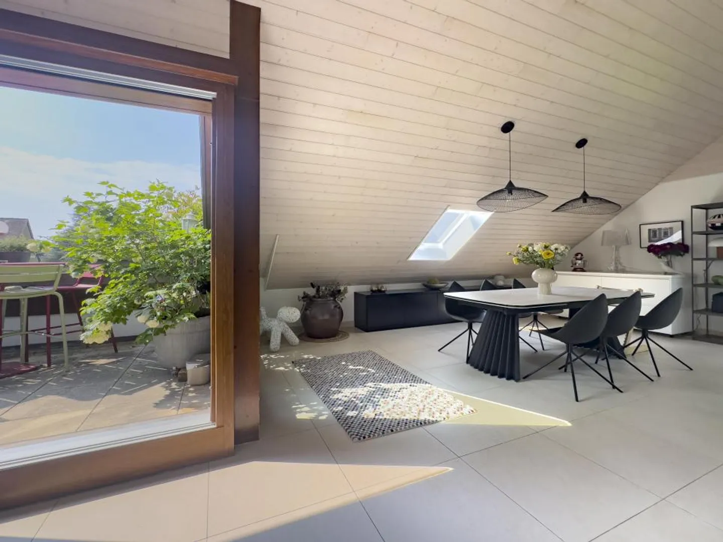 Duplex attico spazioso e luminoso con vista libera - Foto 3 di 11