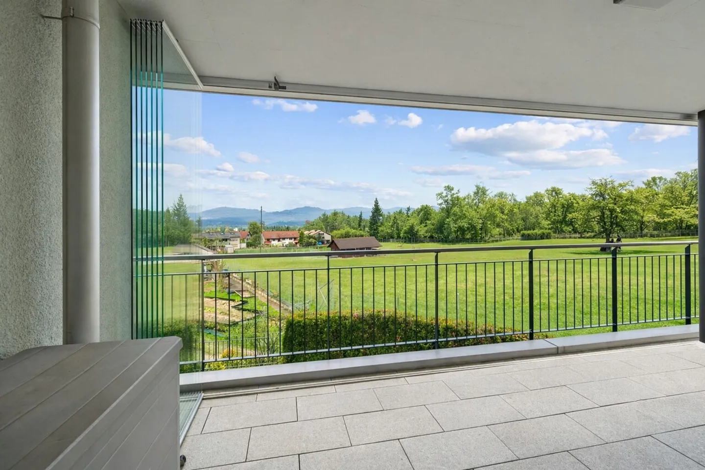 Modern Apartment with Large Terrace - Photo 2 of 23