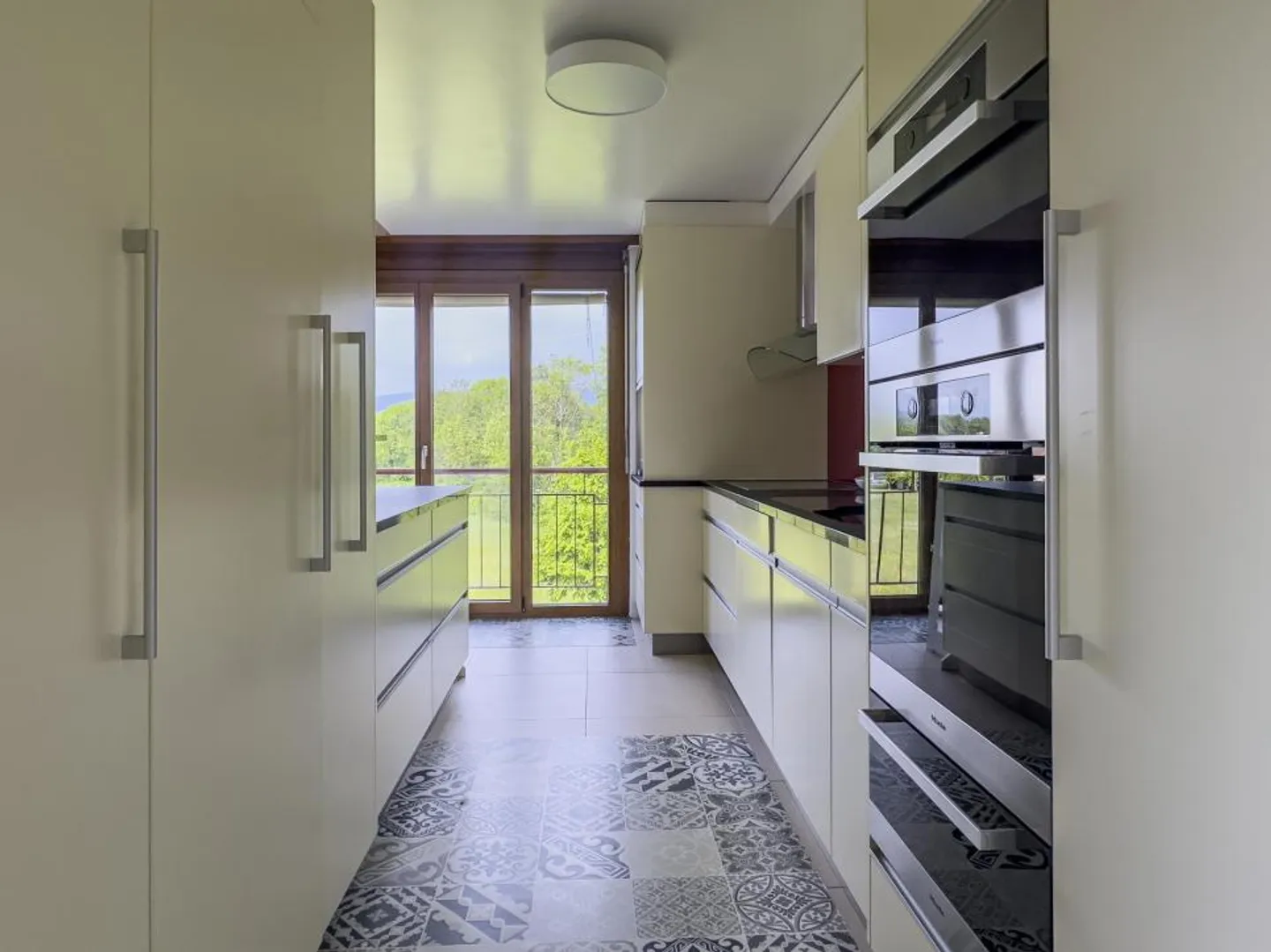 Duplex attico spazioso e luminoso con vista libera - Foto 5 di 11