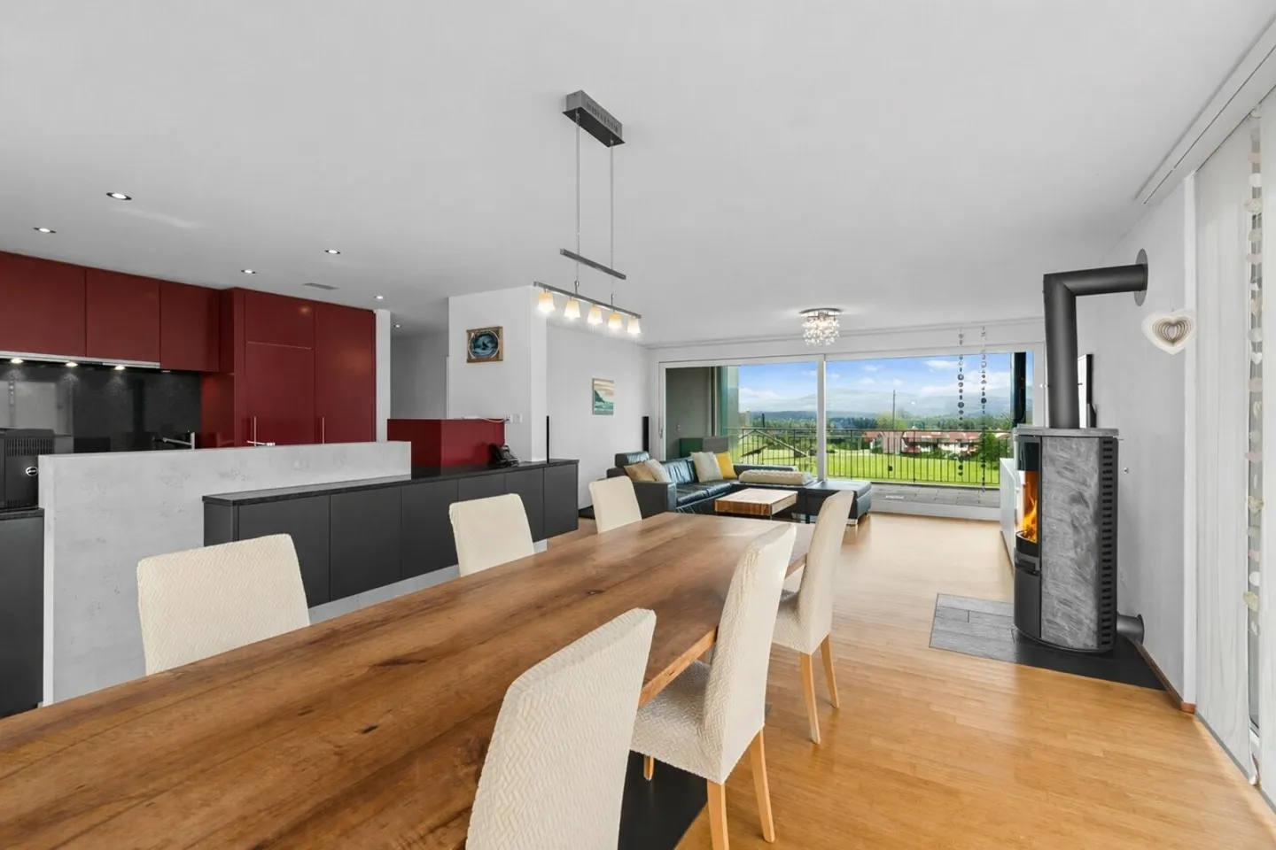 Modern Apartment with Large Terrace - Photo 5 of 23