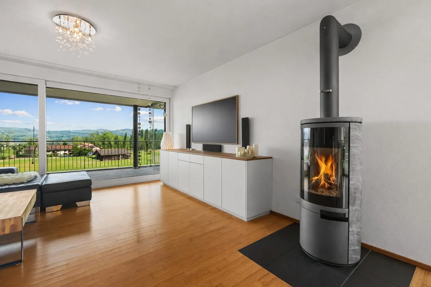 Modern Apartment with Large Terrace - Photo 7 of 23