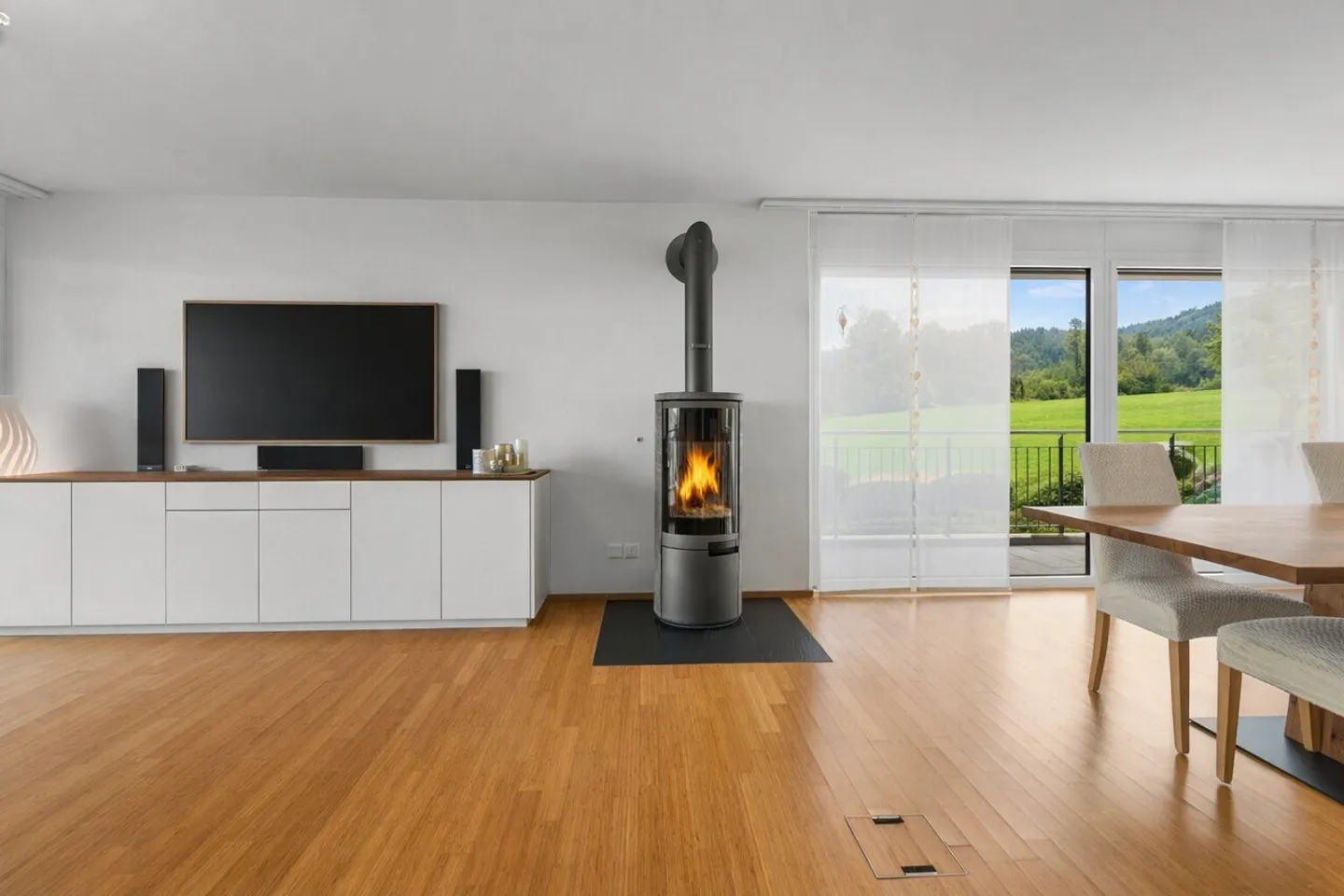 Modern Apartment with Large Terrace - Photo 8 of 23