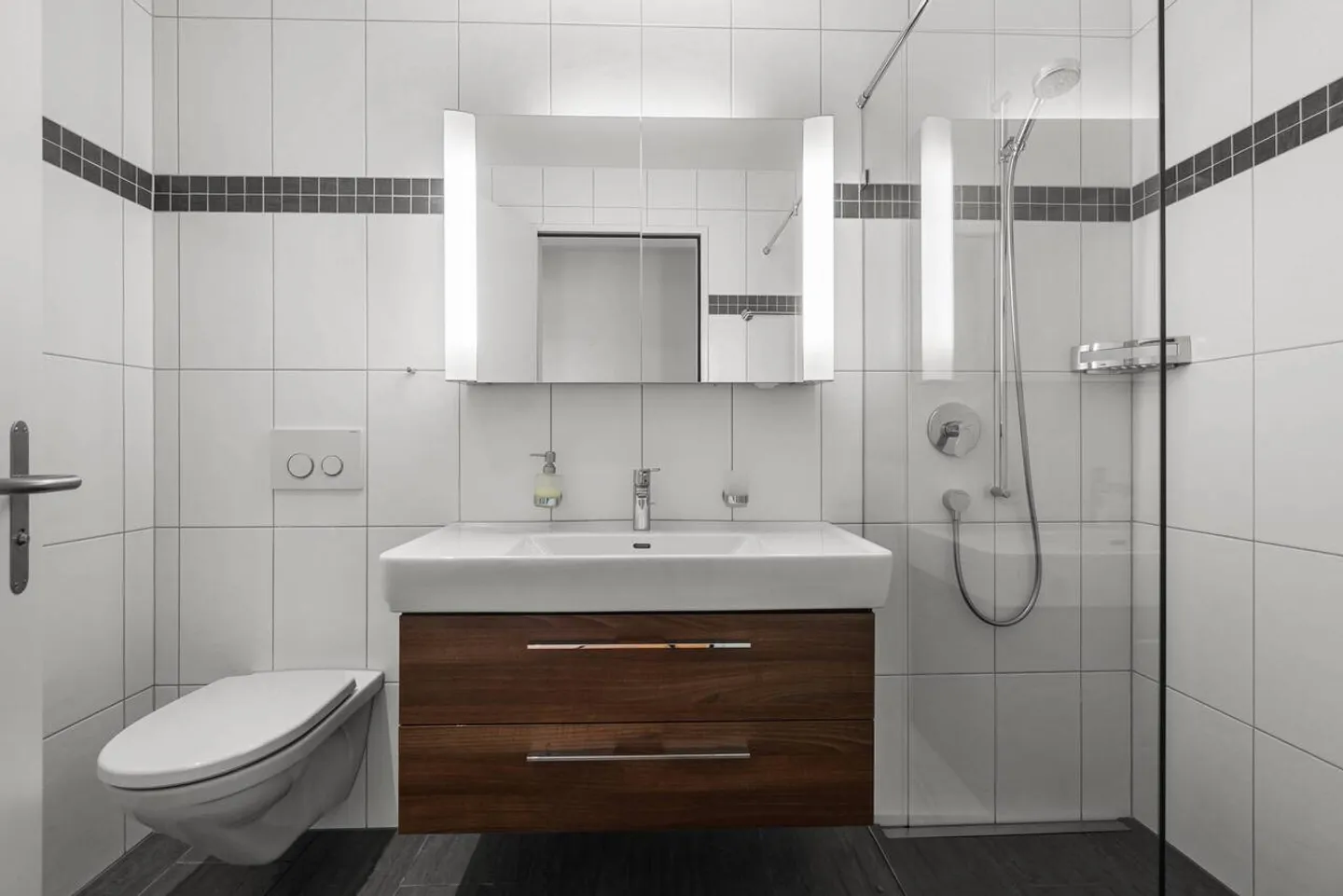 Modern Apartment with Large Terrace - Photo 14 of 23