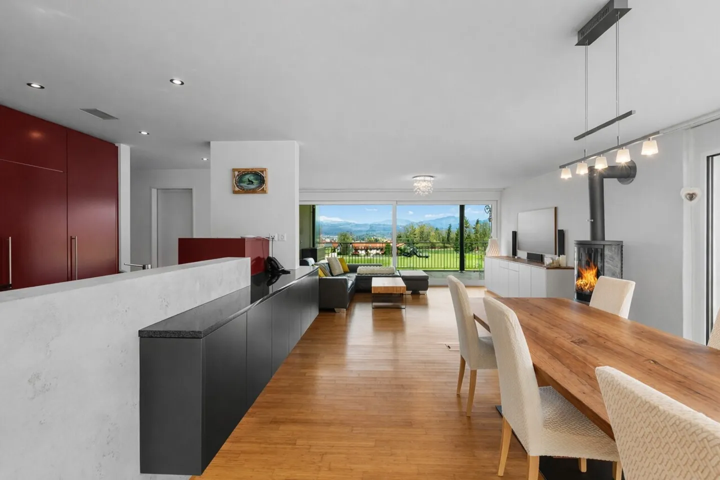 Modern Apartment with Large Terrace - Photo 10 of 23