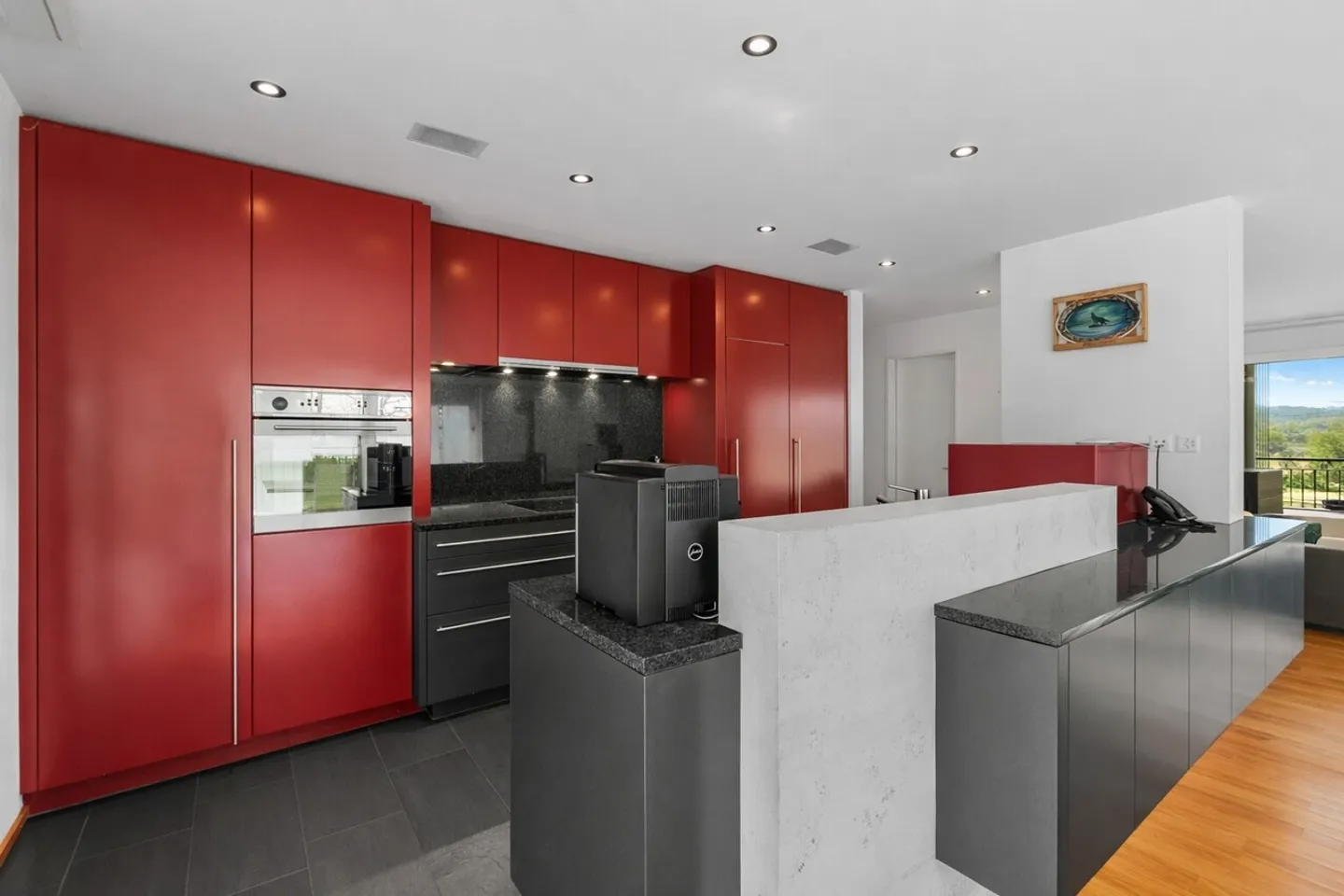 Modern Apartment with Large Terrace - Photo 11 of 23