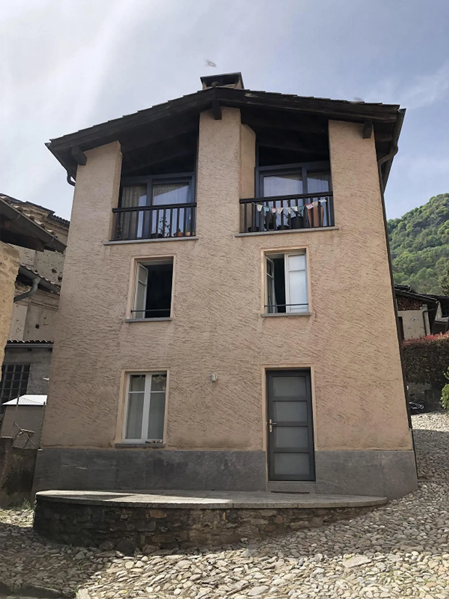 Vezio Malcantone: house for rent with duplex apartment and studio - Photo 1 of 13