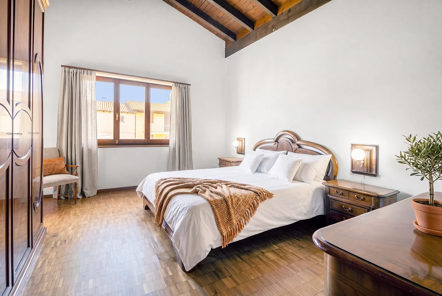 The Independent House, Perfect for Your Family, Just Minutes Away... - Photo 4 of 5
