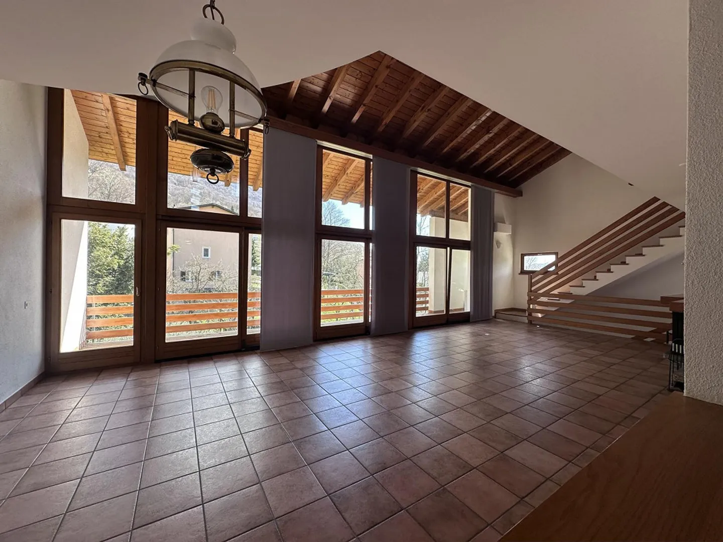 SPECTACULAR AND SPACIOUS SEMI-DETACHED HOUSE IN CADRO - Photo 7 of 13